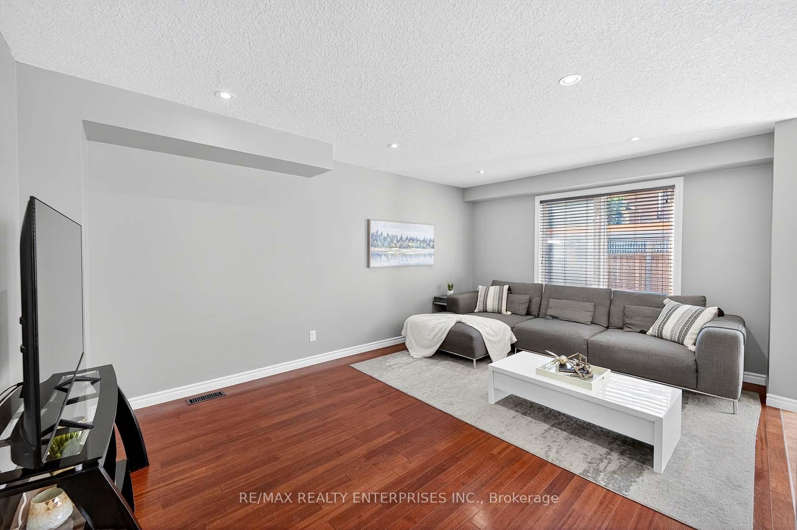 Photo 6 of 1366 Upper Paradise Road, Hamilton, Carpenter — HOMEH