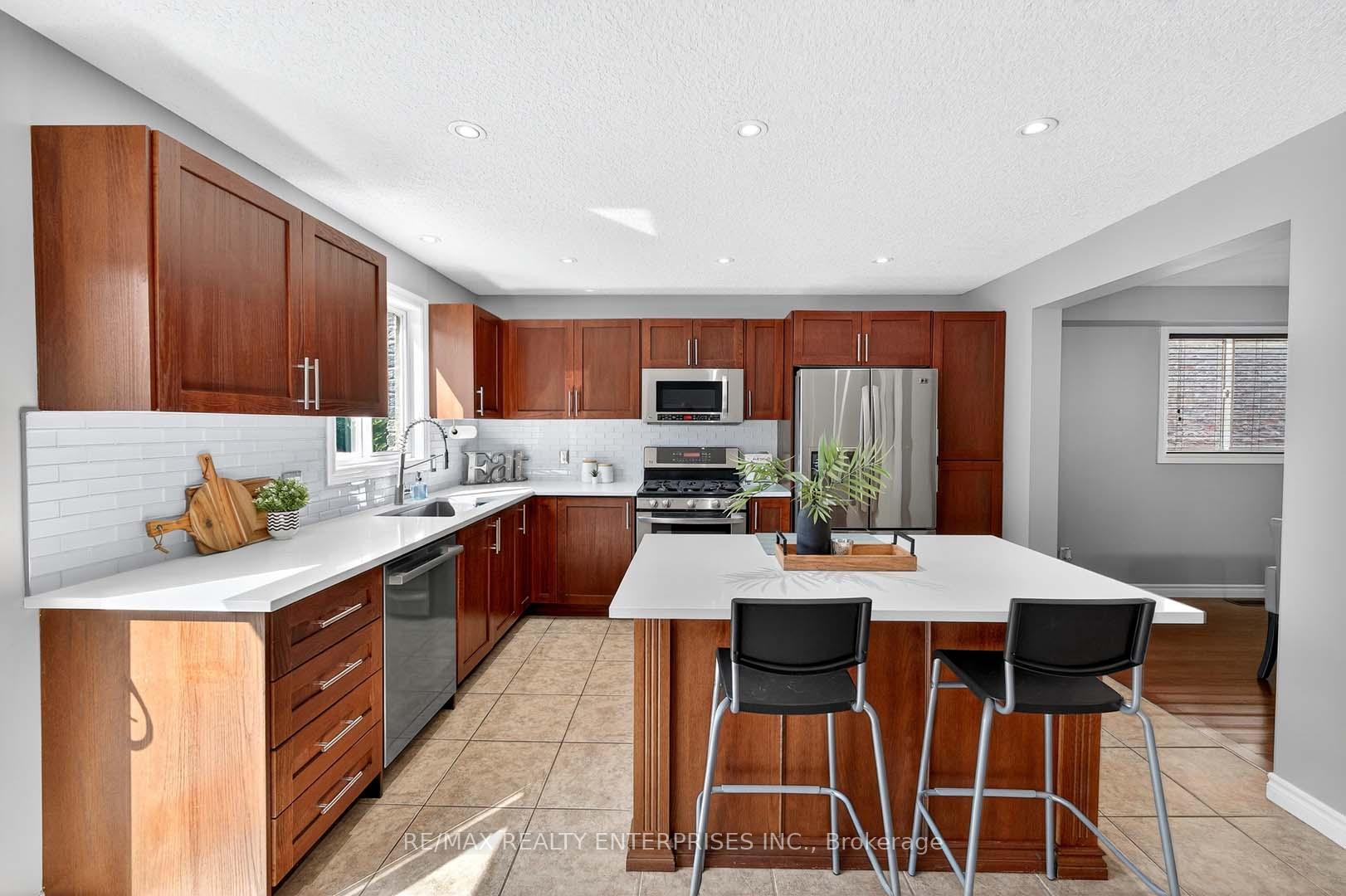 Photo 10 of 1366 Upper Paradise Road, Hamilton, Carpenter — HOMEH