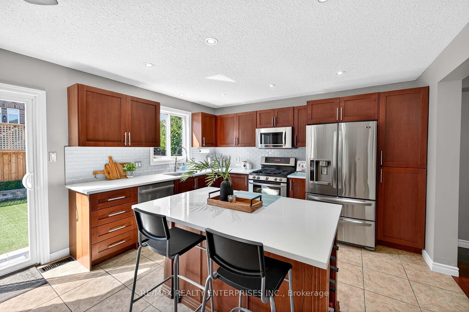Photo 11 of 1366 Upper Paradise Road, Hamilton, Carpenter — HOMEH
