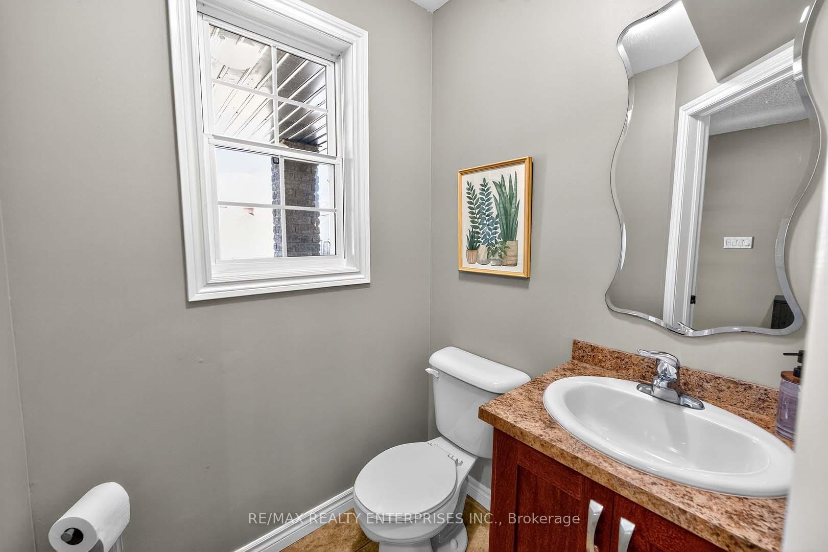 Photo 17 of 1366 Upper Paradise Road, Hamilton, Carpenter — HOMEH