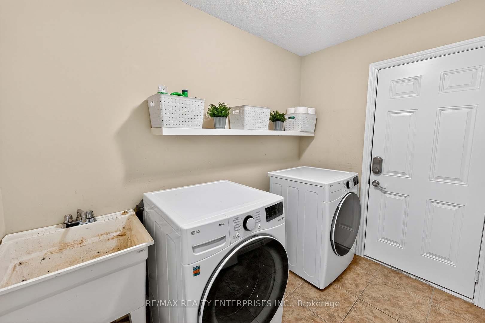 Photo 18 of 1366 Upper Paradise Road, Hamilton, Carpenter — HOMEH