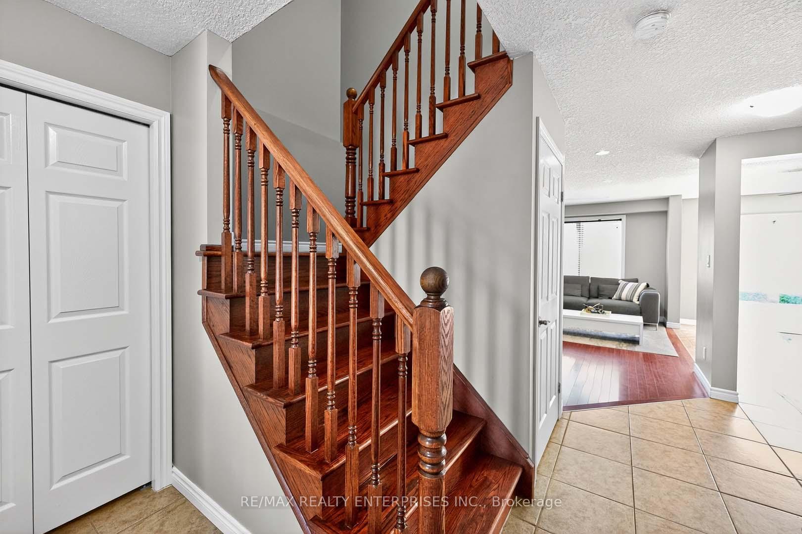 Photo 19 of 1366 Upper Paradise Road, Hamilton, Carpenter — HOMEH