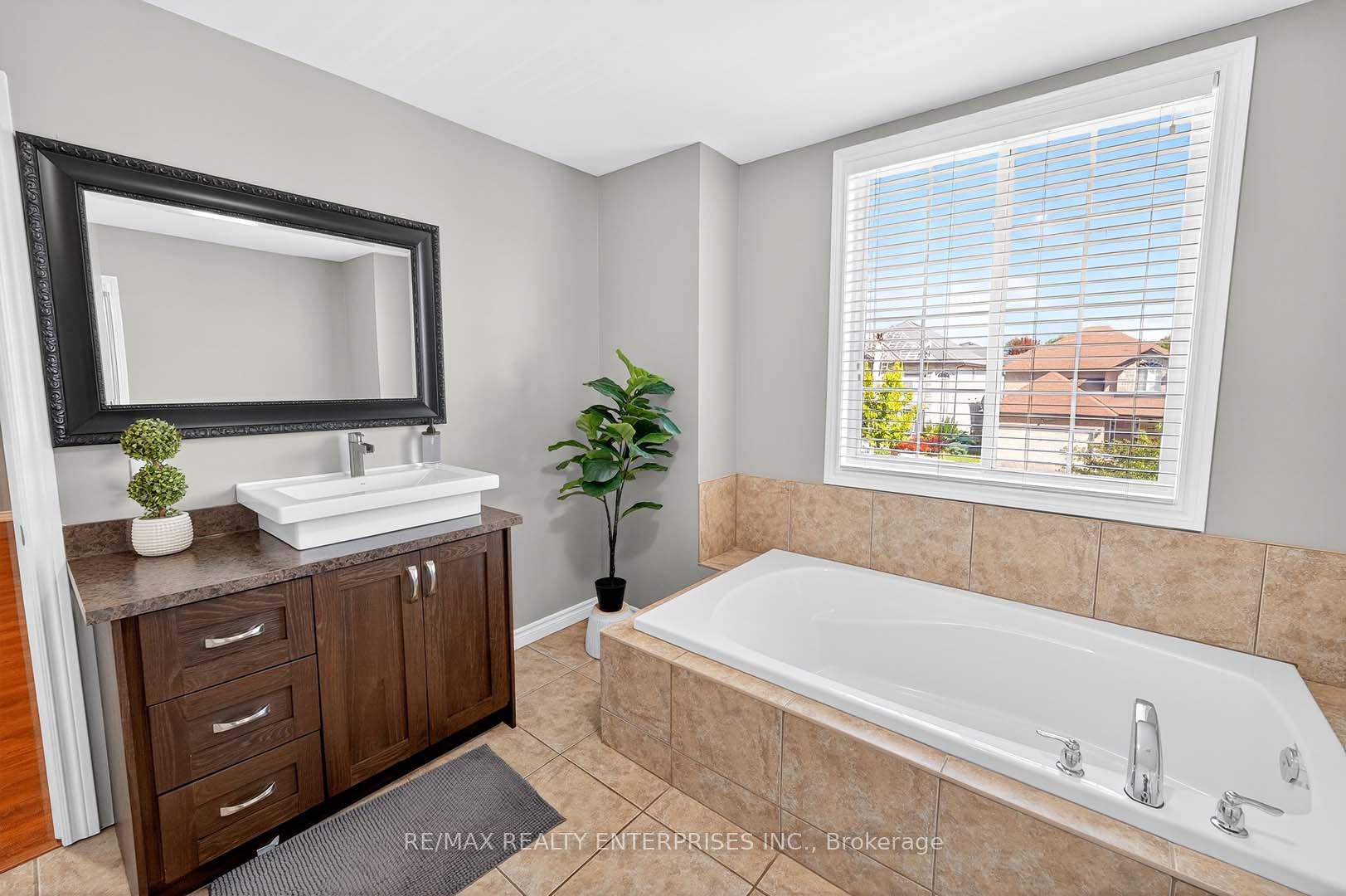 Photo 24 of 1366 Upper Paradise Road, Hamilton, Carpenter — HOMEH