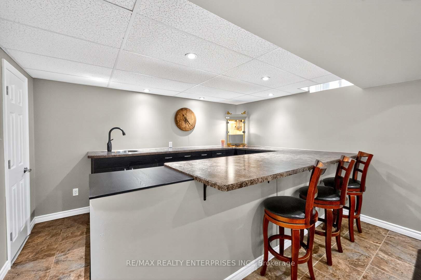 Photo 36 of 1366 Upper Paradise Road, Hamilton, Carpenter — HOMEH