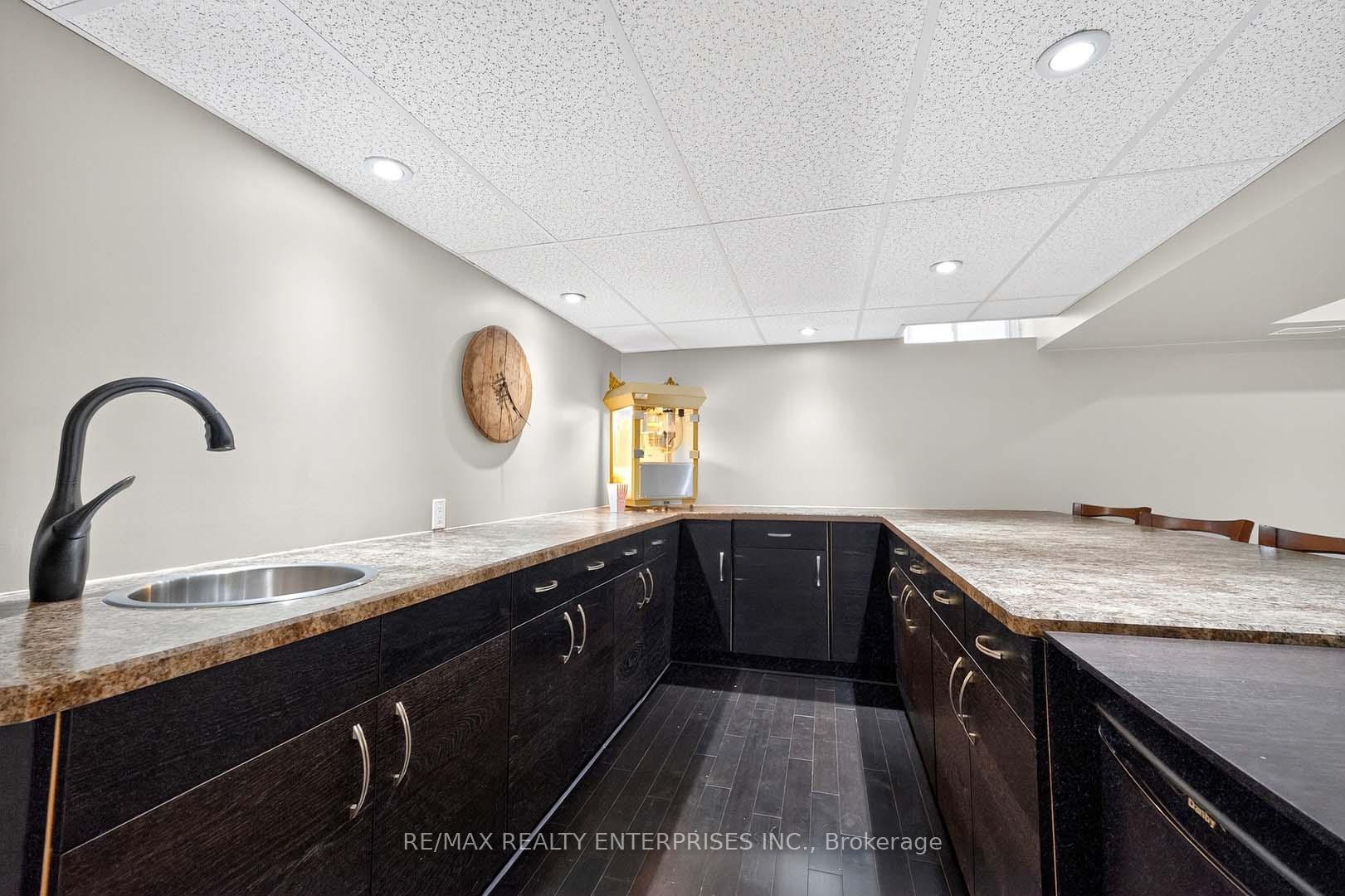 Photo 37 of 1366 Upper Paradise Road, Hamilton, Carpenter — HOMEH