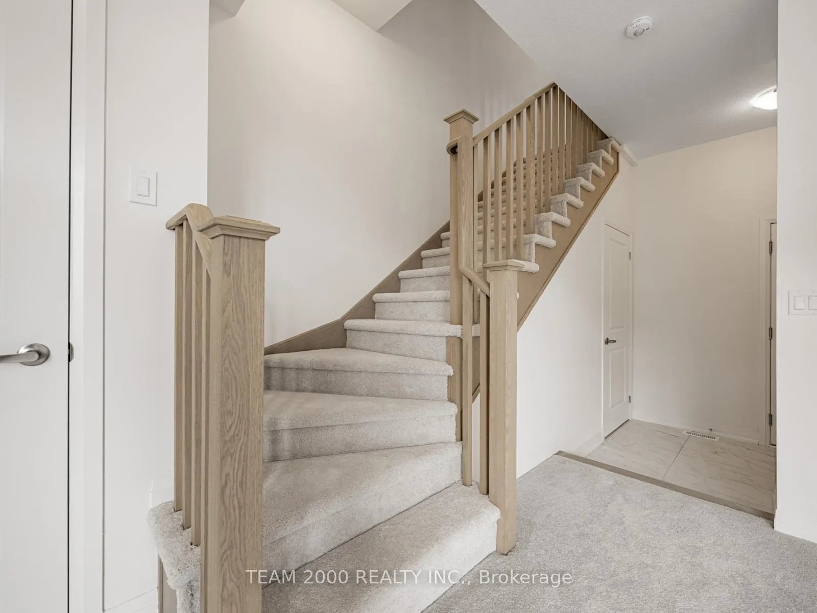 Photo 5 of 494 Provident Way, Hamilton, Mount Hope — HOMEH