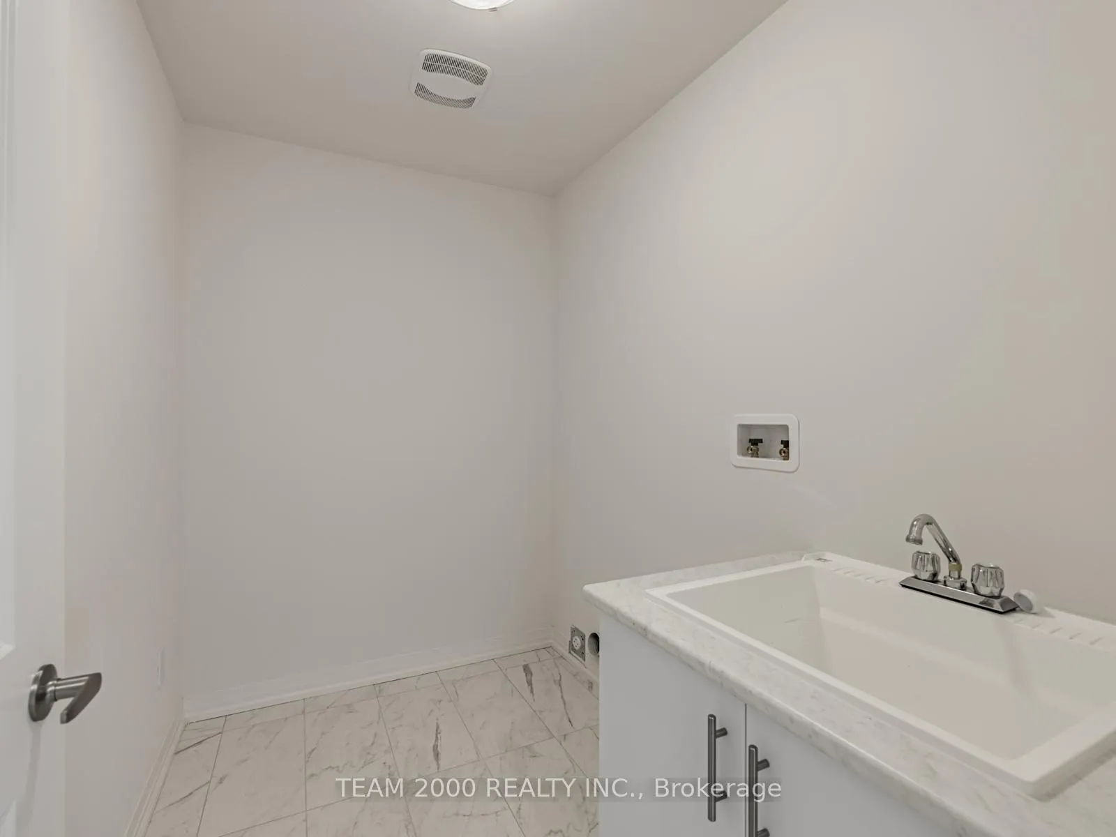 Photo 17 of 494 Provident Way, Hamilton, Mount Hope — HOMEH