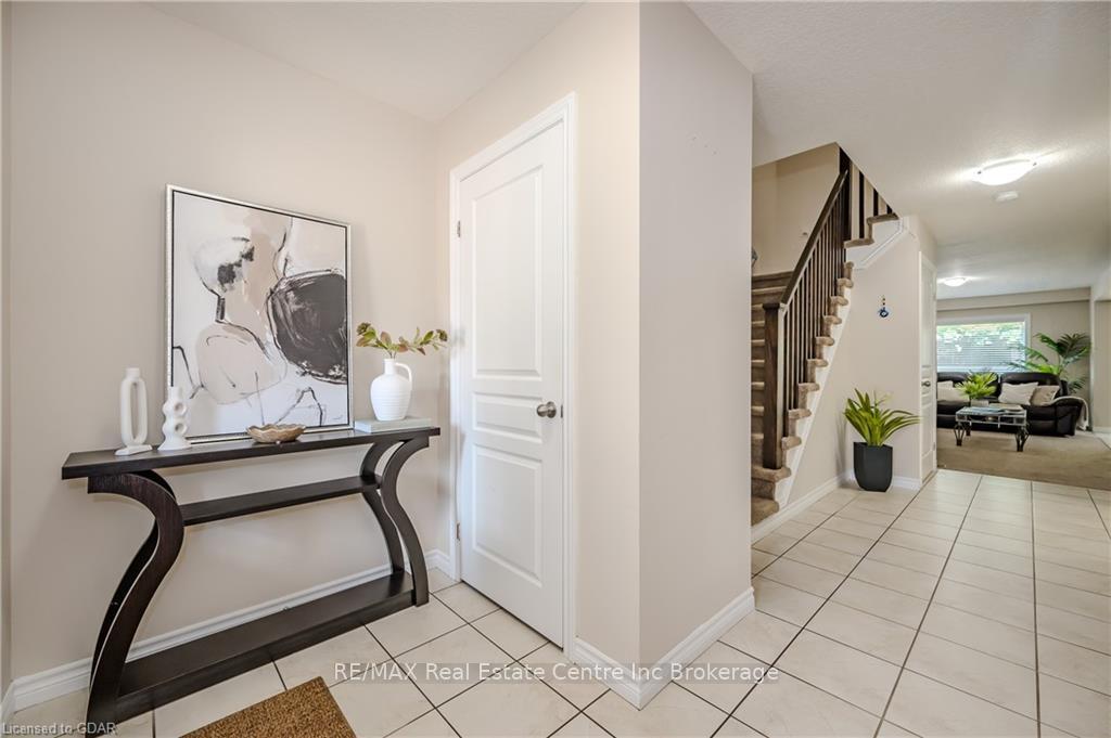 Photo 3 of 12 Summerfield Drive, Guelph, Pineridge/Westminster Woods — HOMEH