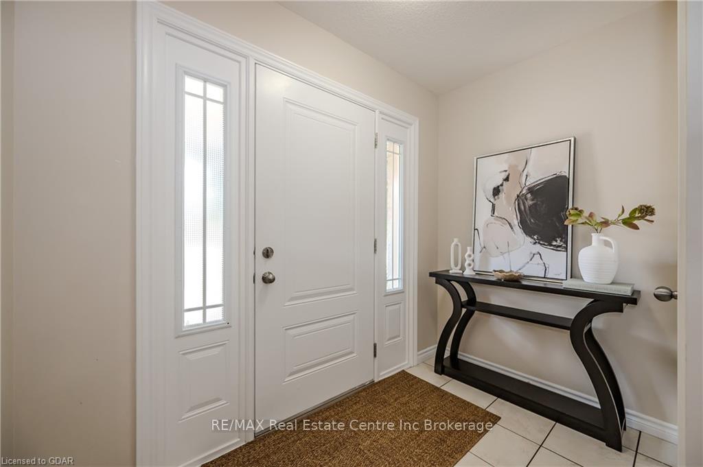 Photo 4 of 12 Summerfield Drive, Guelph, Pineridge/Westminster Woods — HOMEH