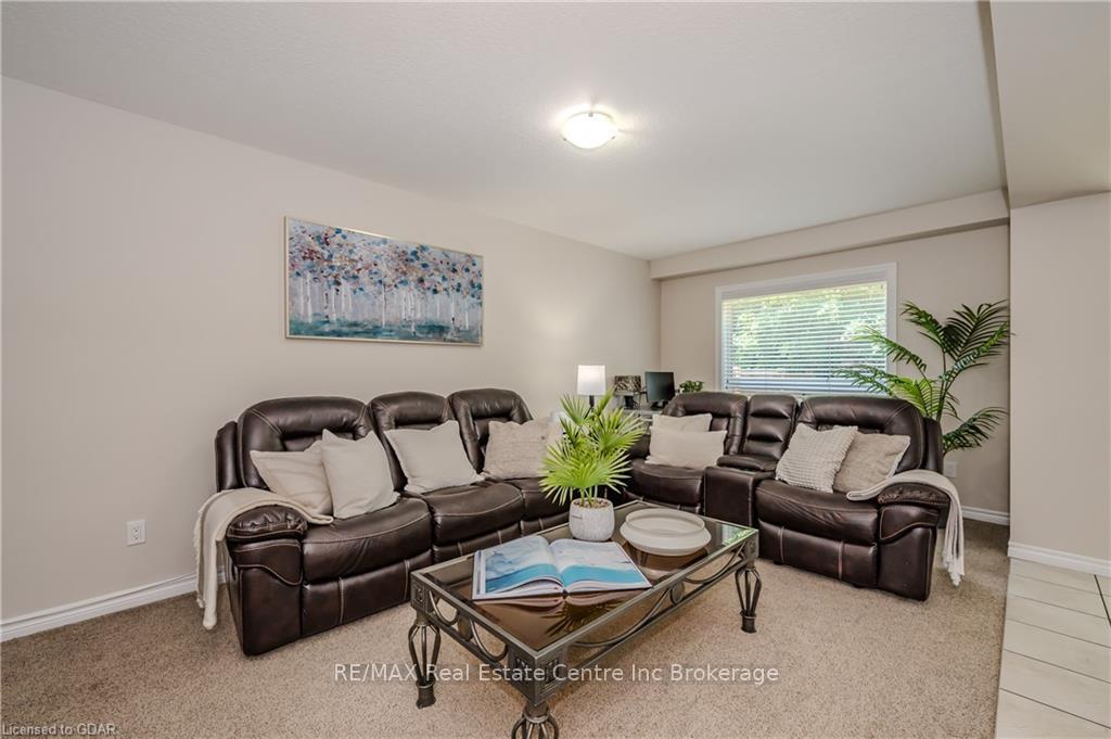 Photo 5 of 12 Summerfield Drive, Guelph, Pineridge/Westminster Woods — HOMEH