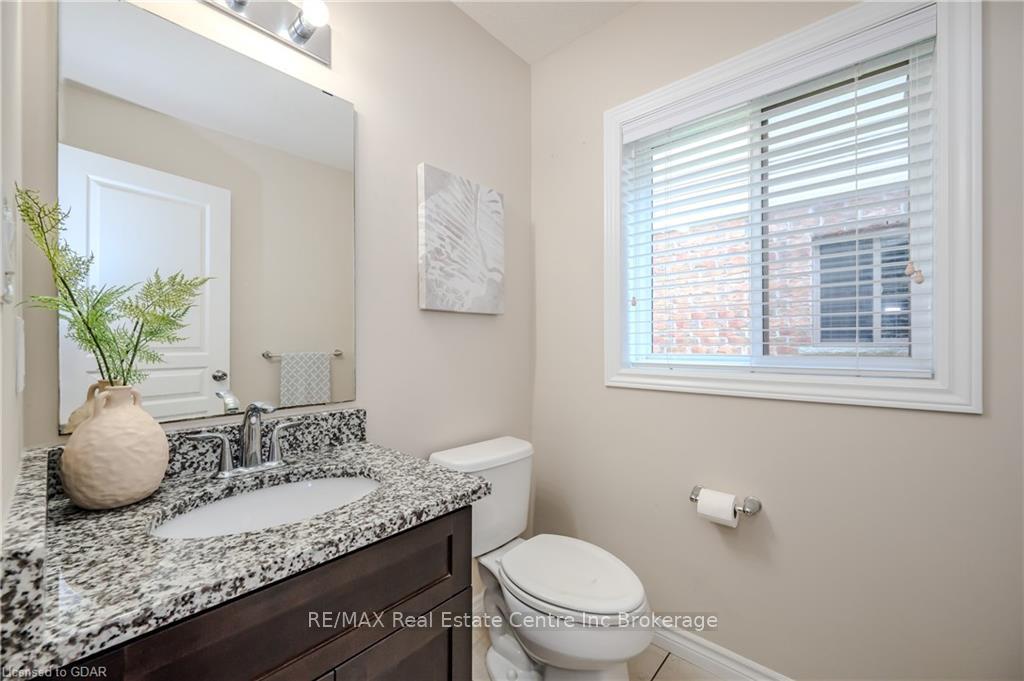 Photo 10 of 12 Summerfield Drive, Guelph, Pineridge/Westminster Woods — HOMEH