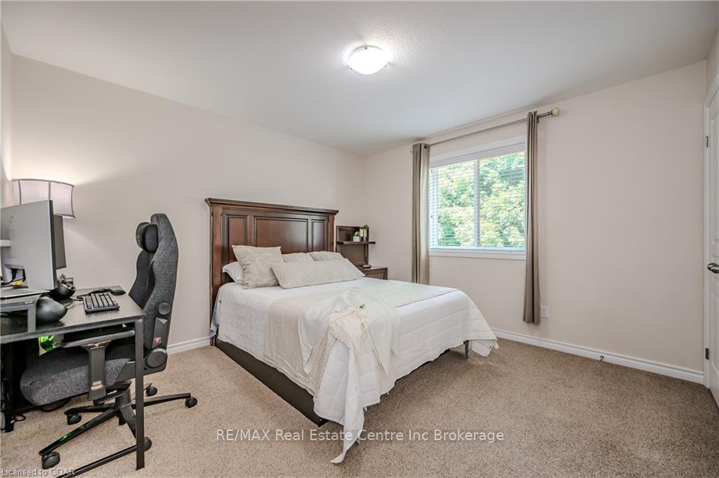 Photo 11 of 12 Summerfield Drive, Guelph, Pineridge/Westminster Woods — HOMEH