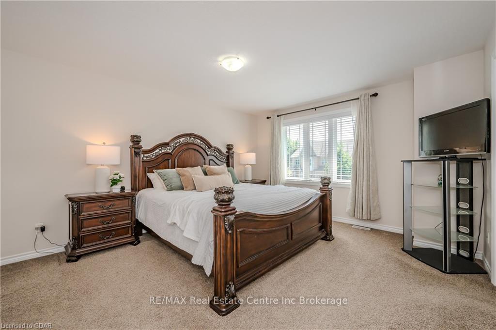 Photo 15 of 12 Summerfield Drive, Guelph, Pineridge/Westminster Woods — HOMEH