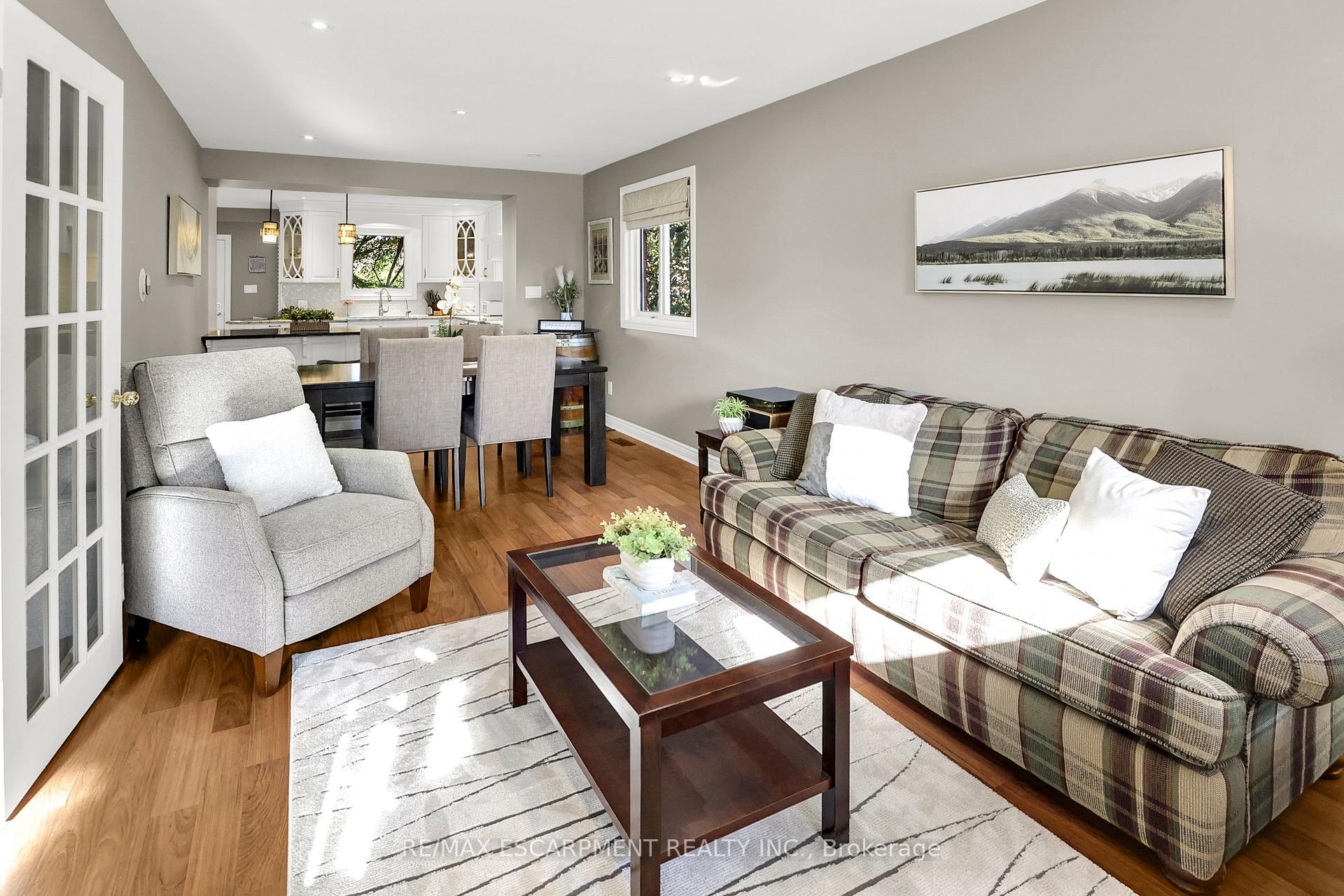 Photo 4 of 15 Sumner Crescent, Grimsby, Grimsby Beach — HOMEH
