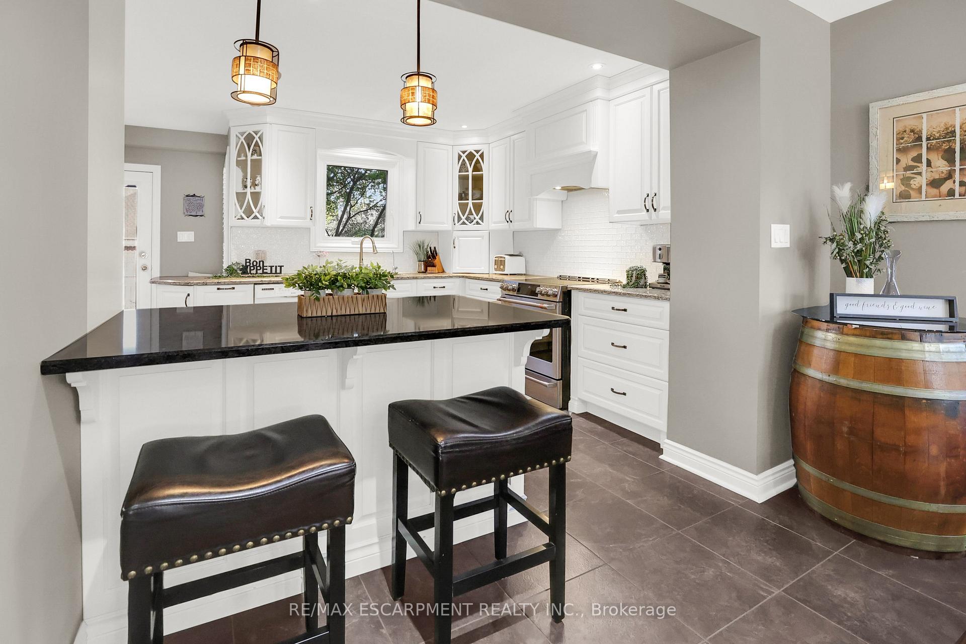 Photo 7 of 15 Sumner Crescent, Grimsby, Grimsby Beach — HOMEH