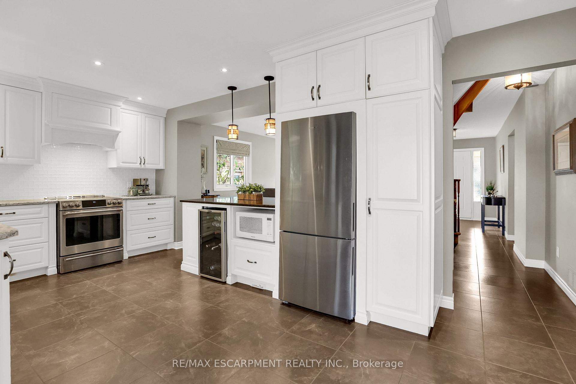 Photo 9 of 15 Sumner Crescent, Grimsby, Grimsby Beach — HOMEH