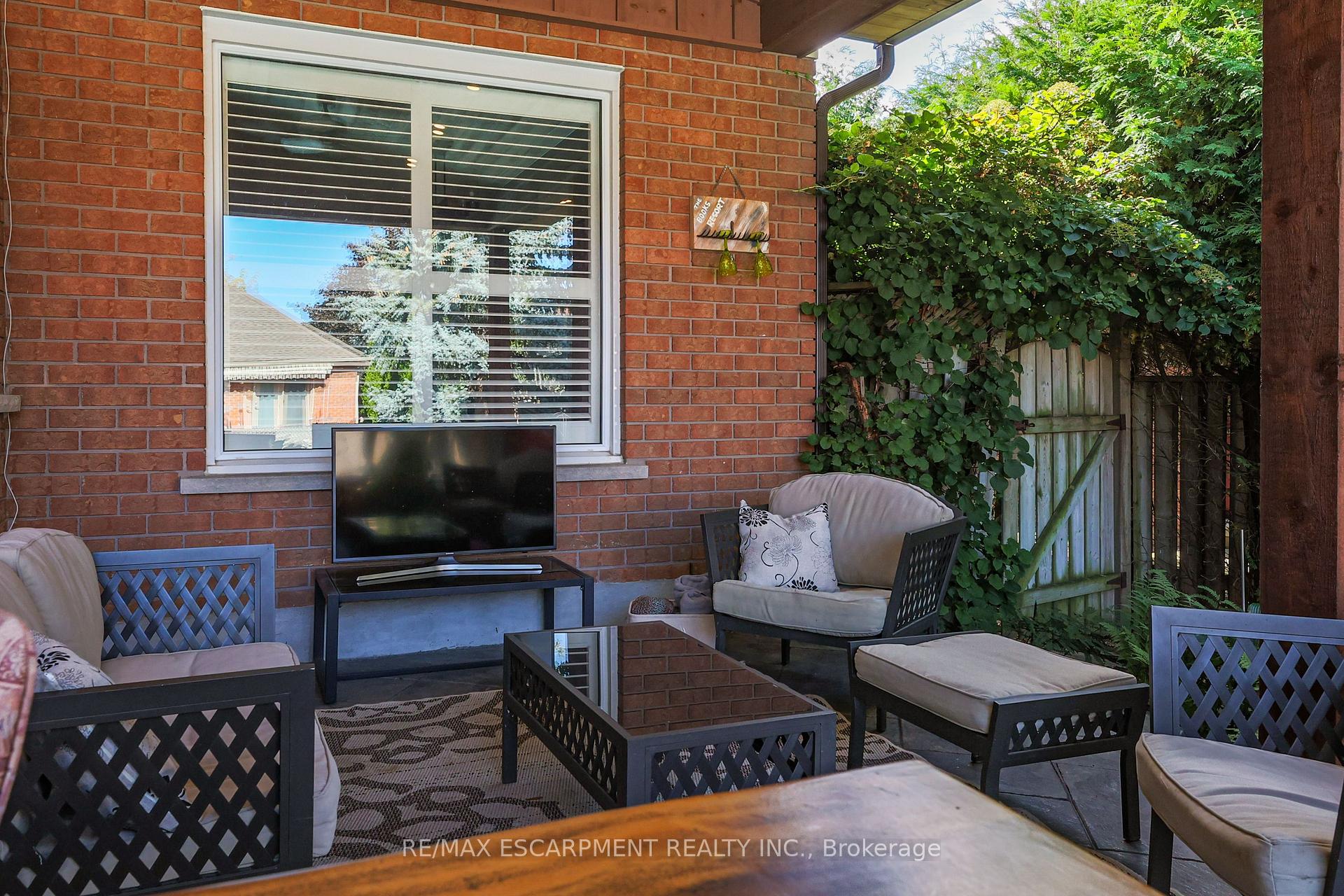 Photo 13 of 15 Sumner Crescent, Grimsby, Grimsby Beach — HOMEH