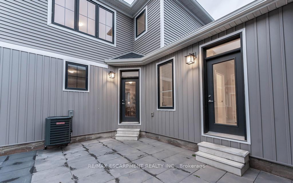 Photo 4 of 310 Main Street E, Grimsby, Grimsby East — HOMEH
