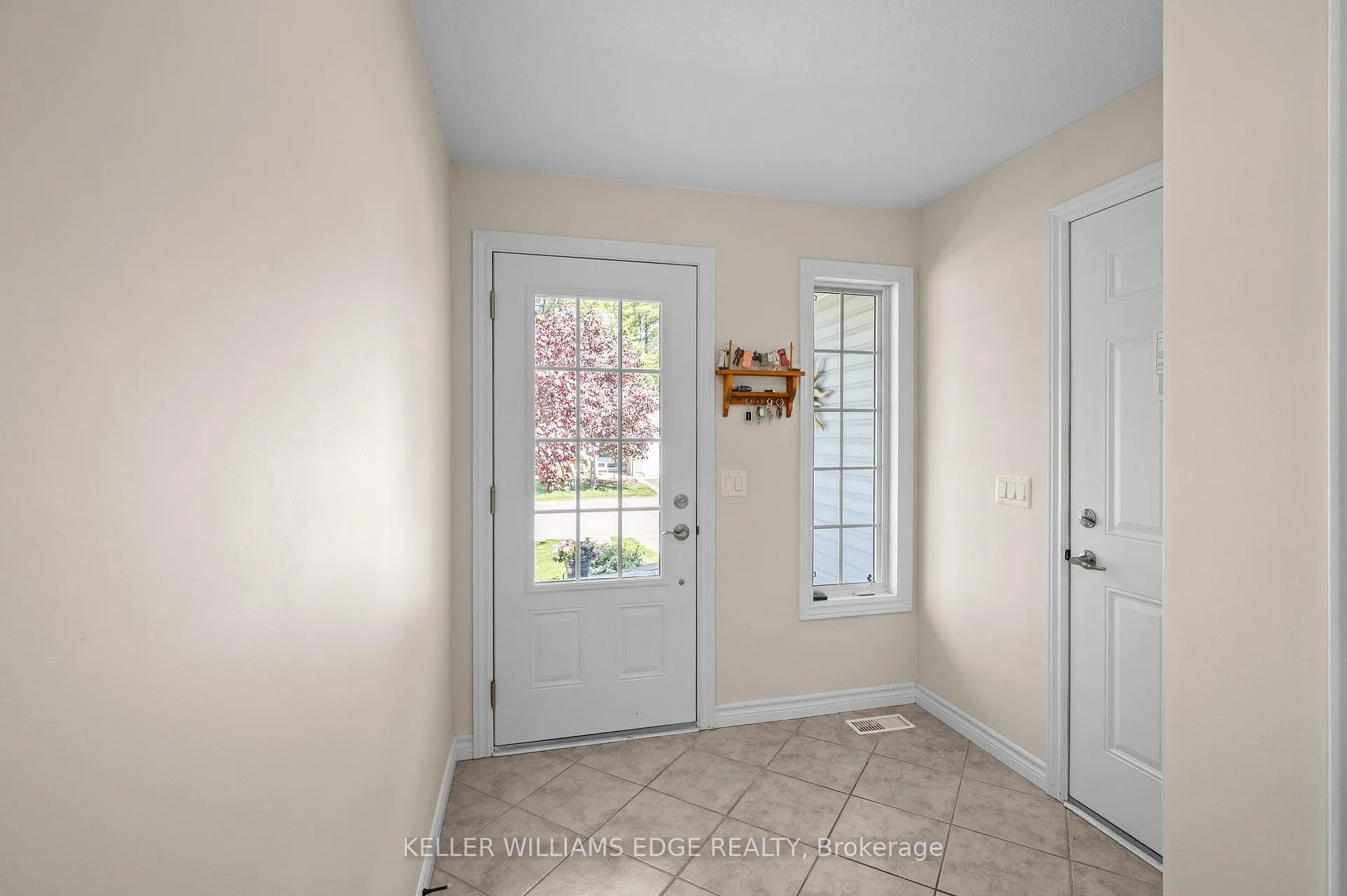 Photo 5 of 193 Glenariff Drive, Hamilton, Rural Flamborough — HOMEH