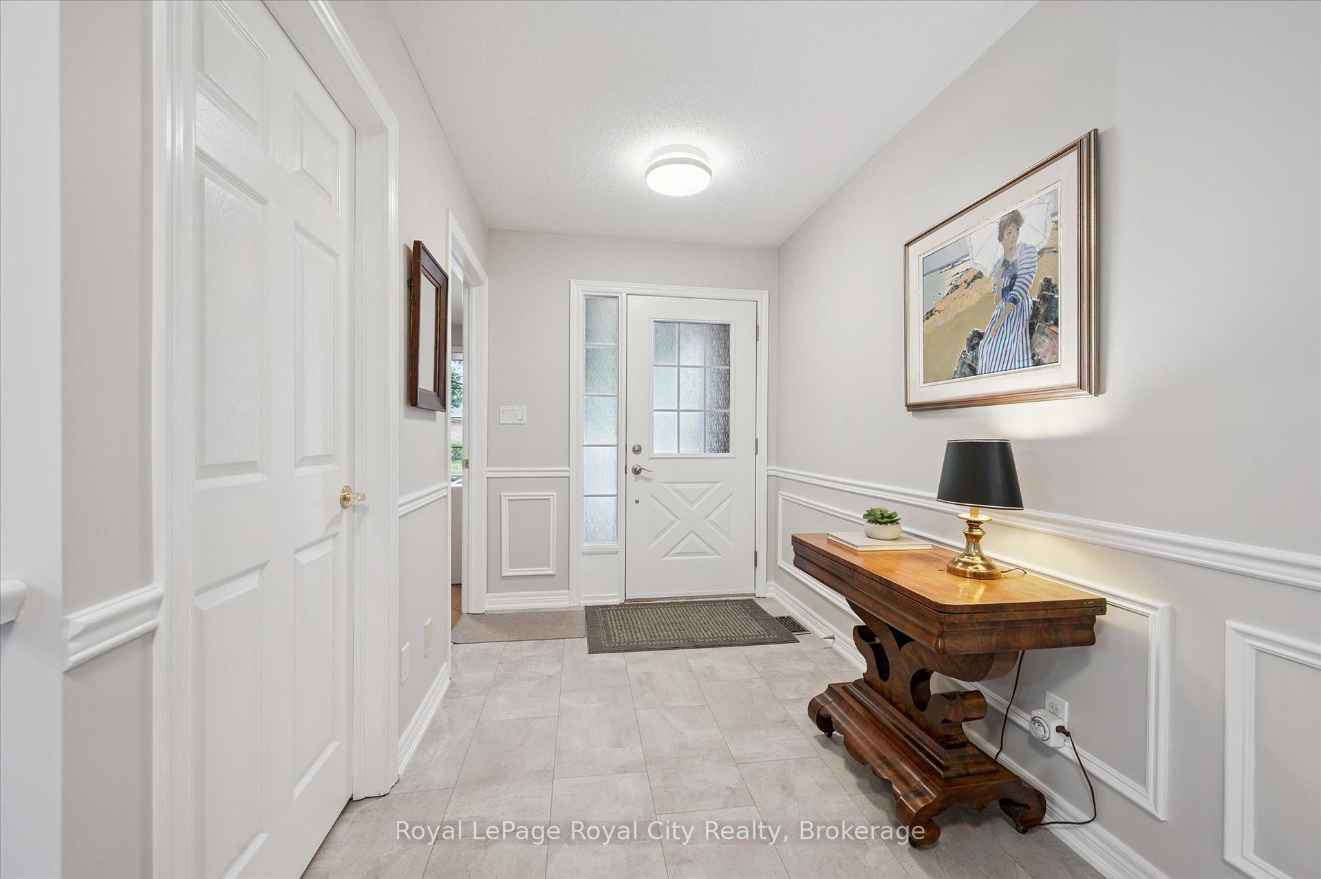 Photo 6 of 11 Magnolia Lane, Guelph, Village By The Arboretum — HOMEH