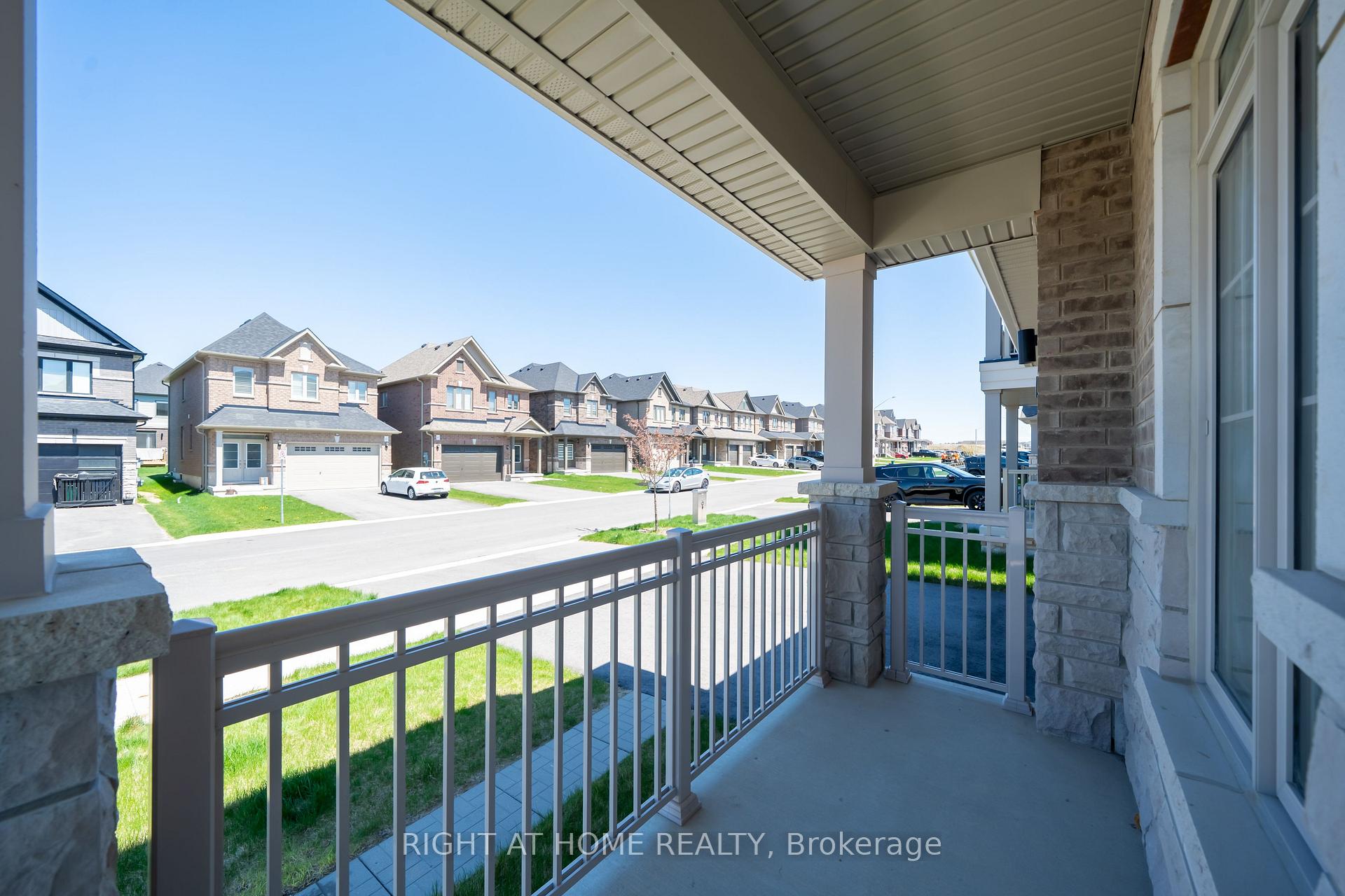 Photo 1 of 42 CopperHill HTS Drive E, Barrie, Rural Barrie Southeast — HOMEH