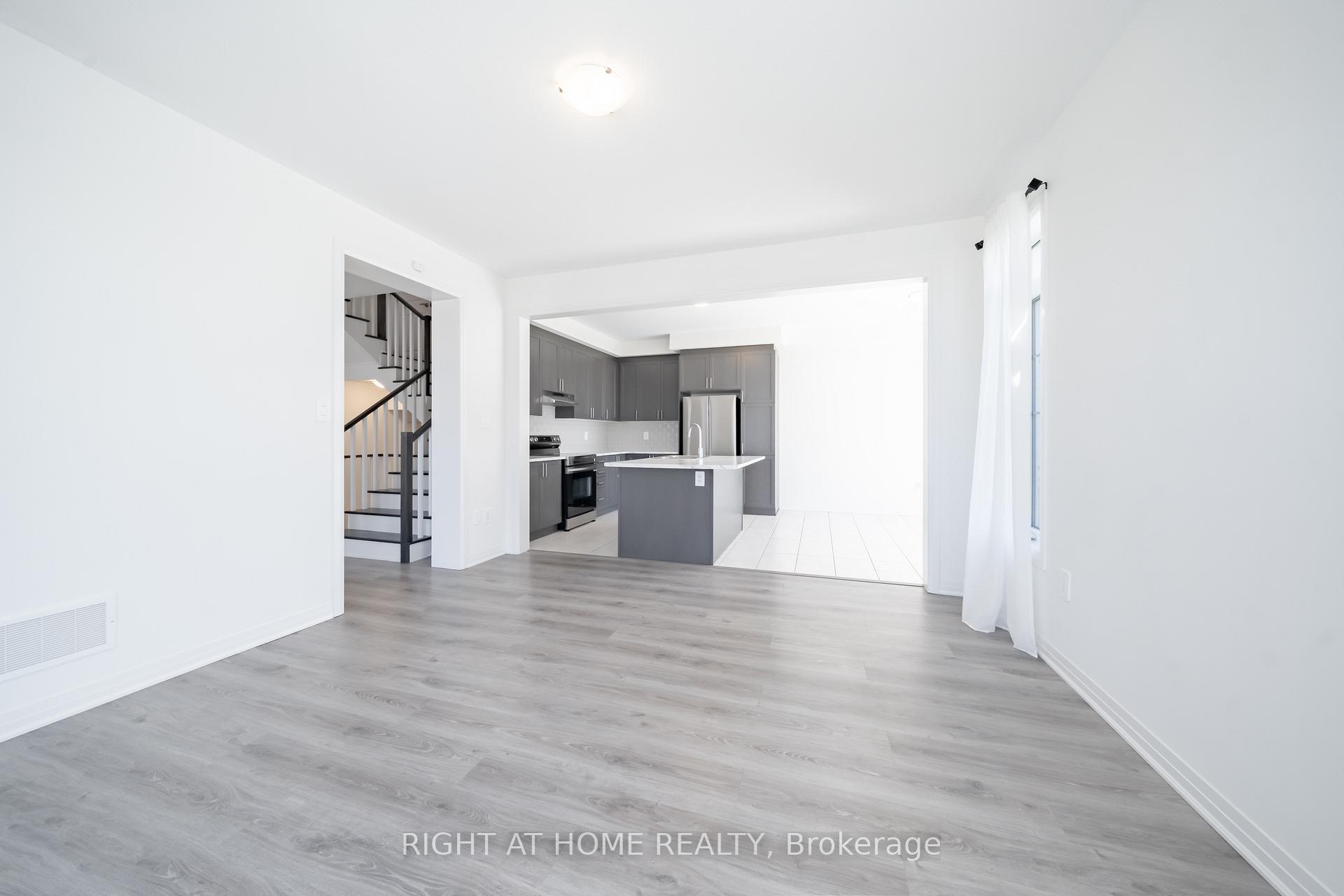 Photo 5 of 42 CopperHill HTS Drive E, Barrie, Rural Barrie Southeast — HOMEH