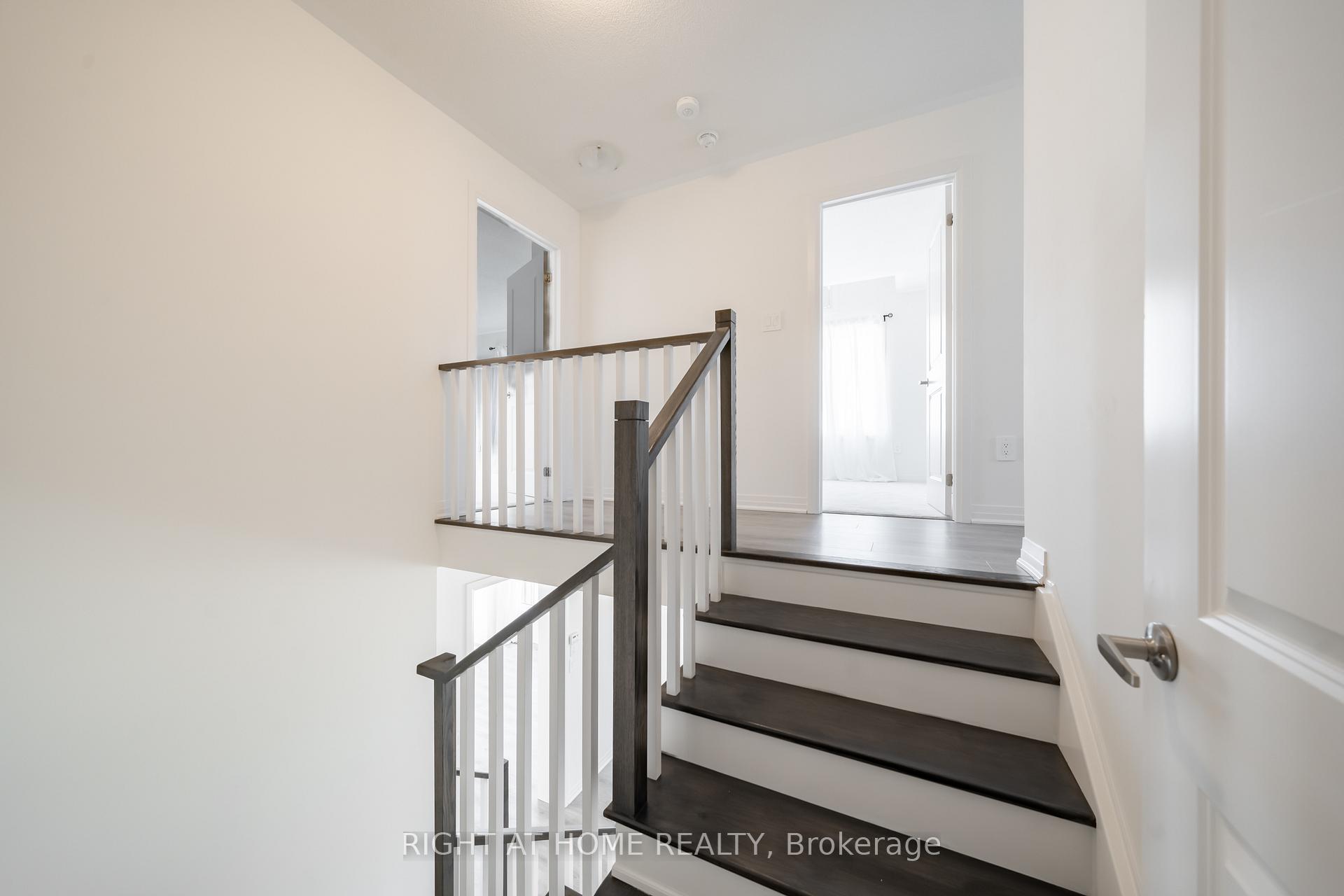 Photo 9 of 42 CopperHill HTS Drive E, Barrie, Rural Barrie Southeast — HOMEH