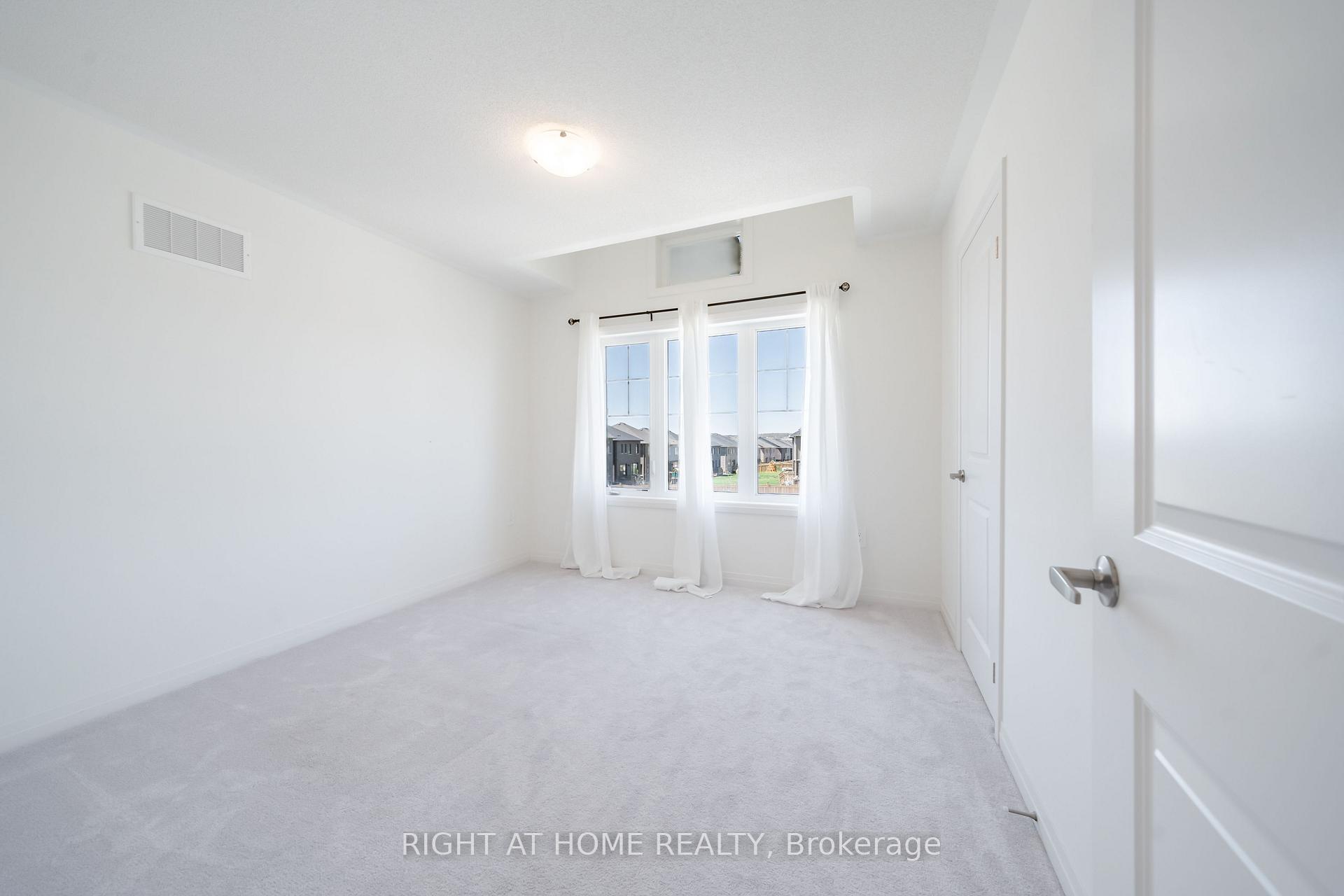 Photo 10 of 42 CopperHill HTS Drive E, Barrie, Rural Barrie Southeast — HOMEH