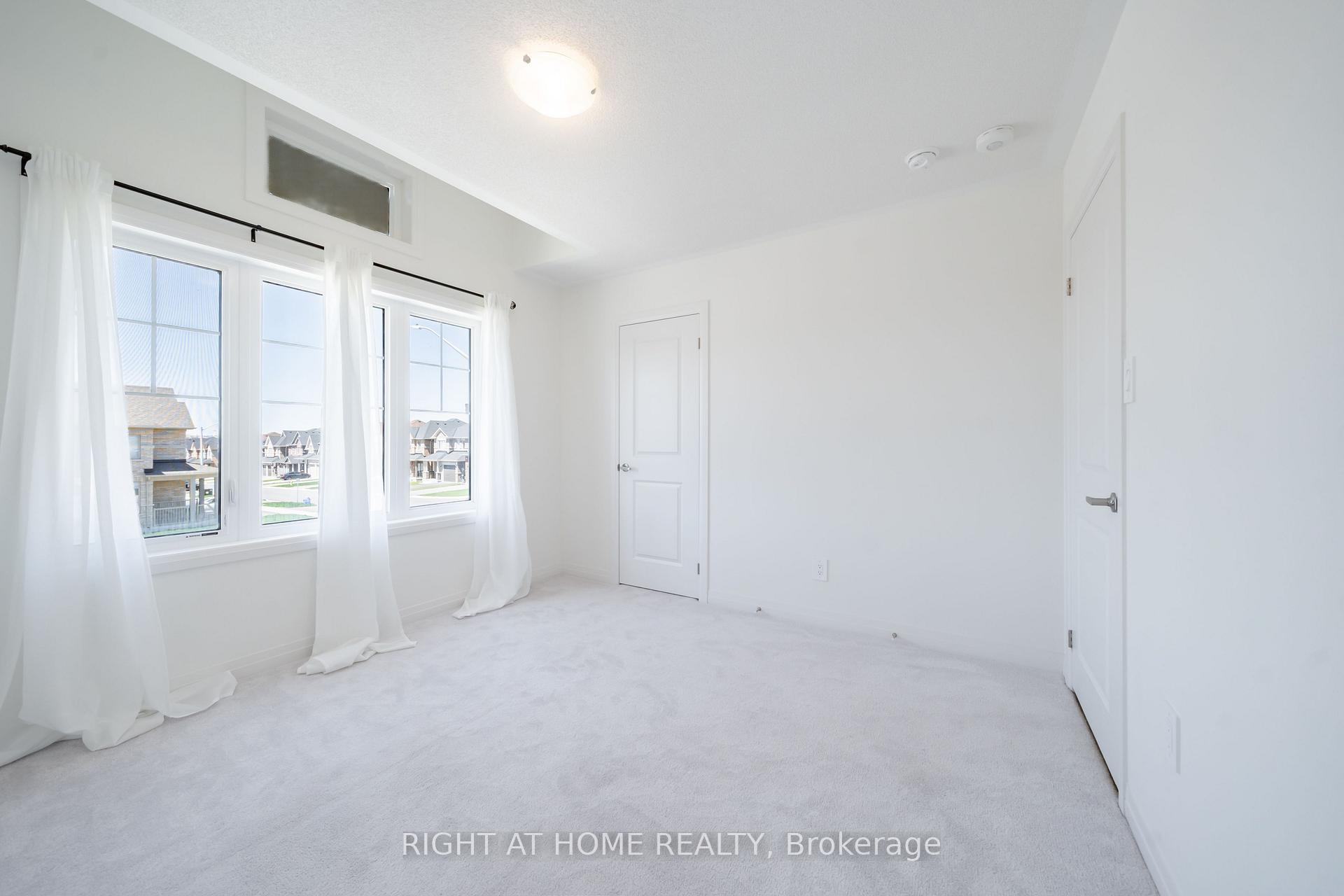 Photo 11 of 42 CopperHill HTS Drive E, Barrie, Rural Barrie Southeast — HOMEH