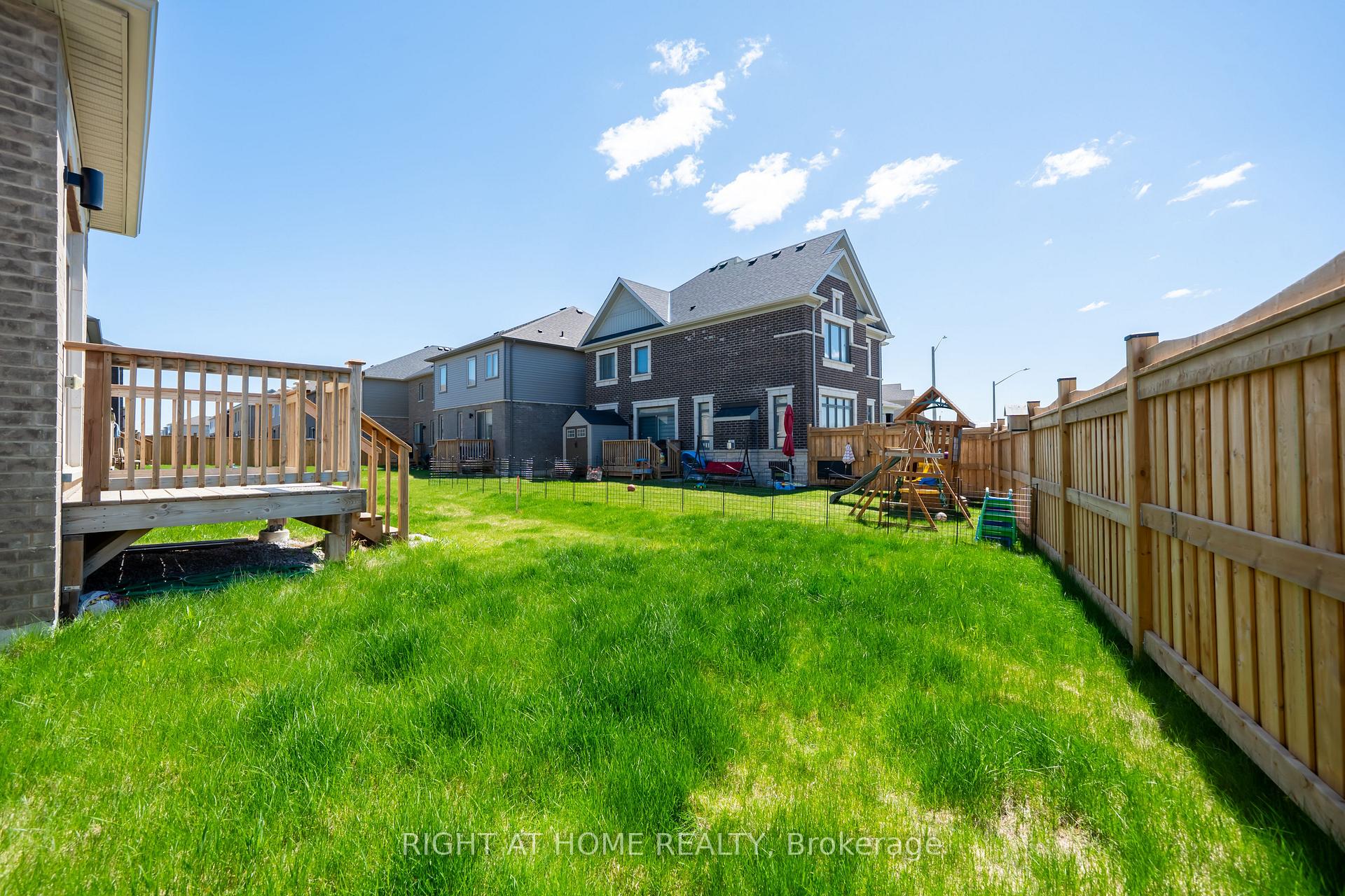 Photo 12 of 42 CopperHill HTS Drive E, Barrie, Rural Barrie Southeast — HOMEH
