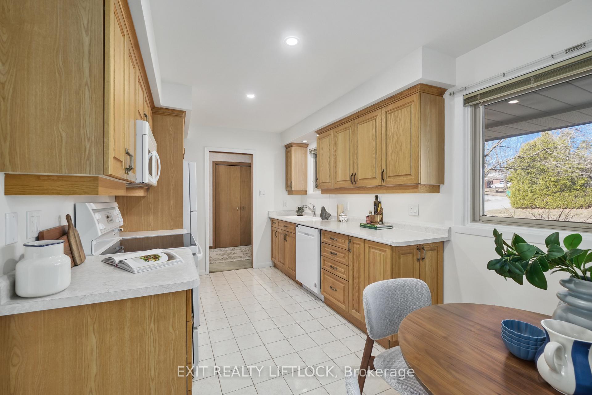 Photo 8 of 1310 Keewatin Boulevard, Peterborough, Northcrest Ward 5 — HOMEH