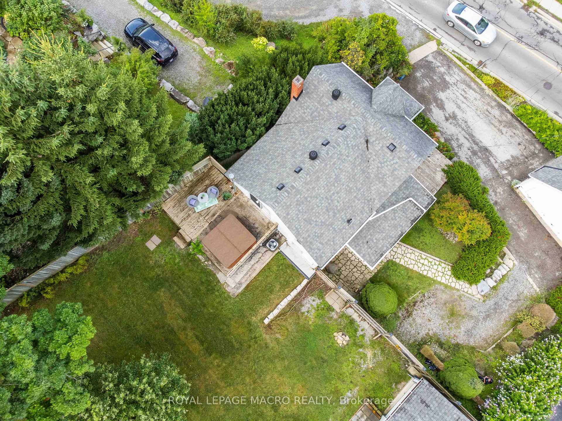 Photo 40 of 229 Main Street W, Grimsby, Grimsby West — HOMEH