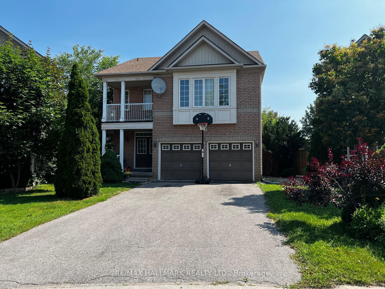 Front of 85 Watkins Glen Crescent