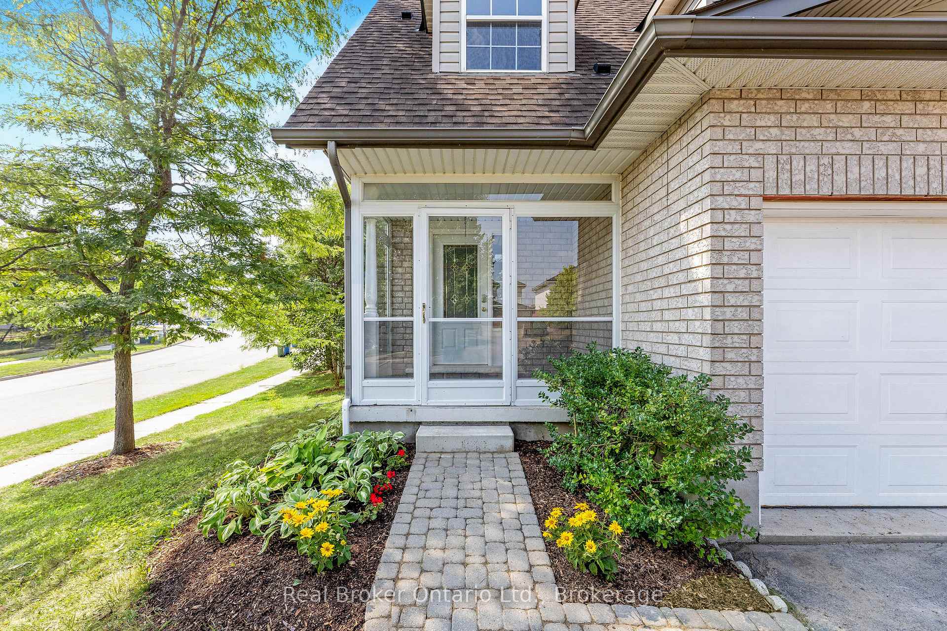 Photo 5 of 122 Silurian Drive, Guelph, Grange Road — HOMEH