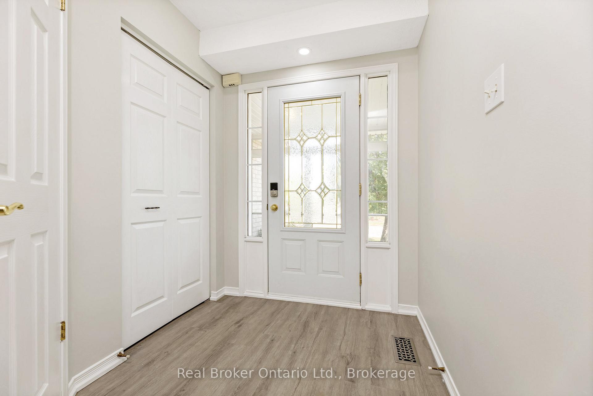 Photo 7 of 122 Silurian Drive, Guelph, Grange Road — HOMEH