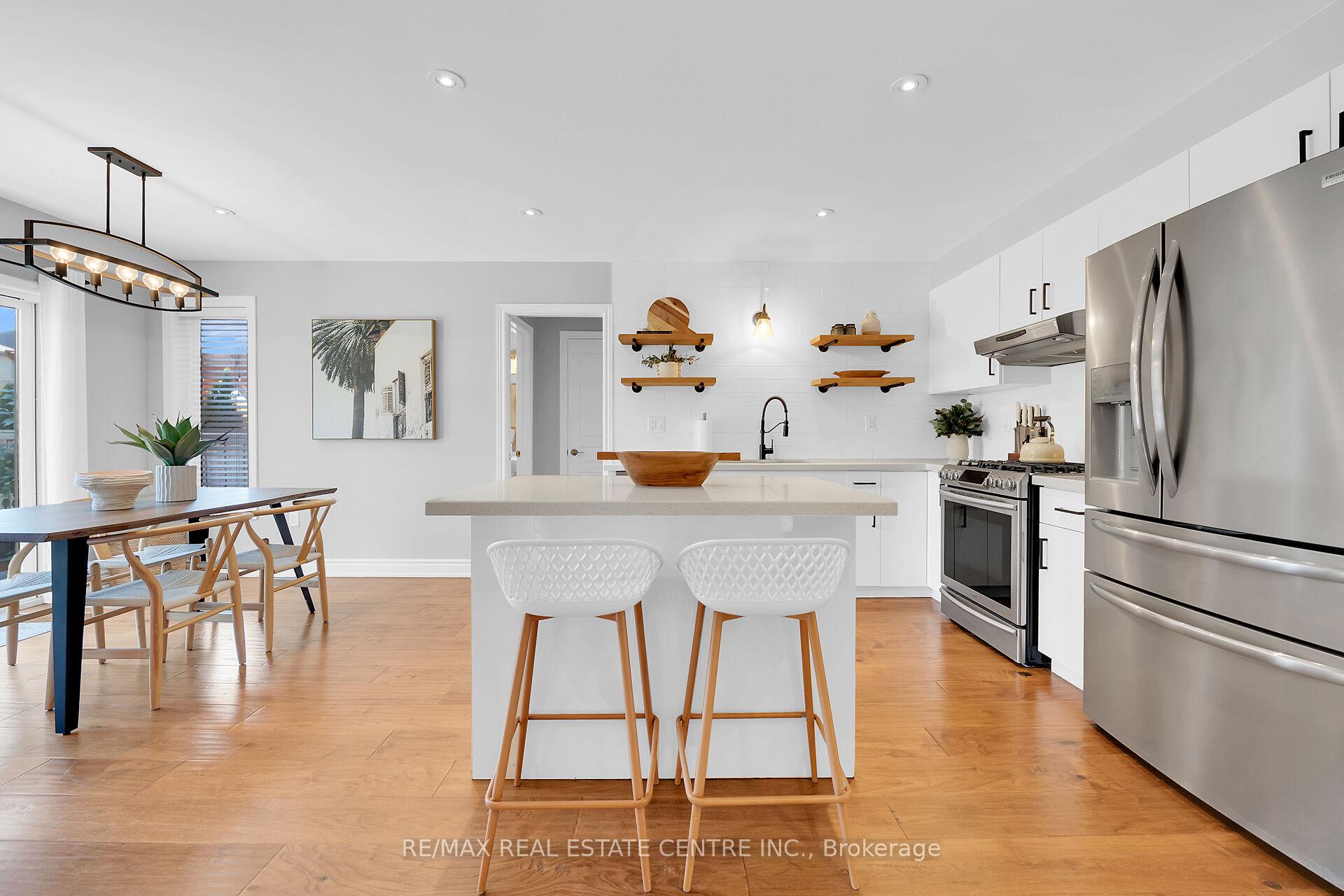 Photo 4 of 53 Diana Avenue, Grimsby, Grimsby Beach — HOMEH