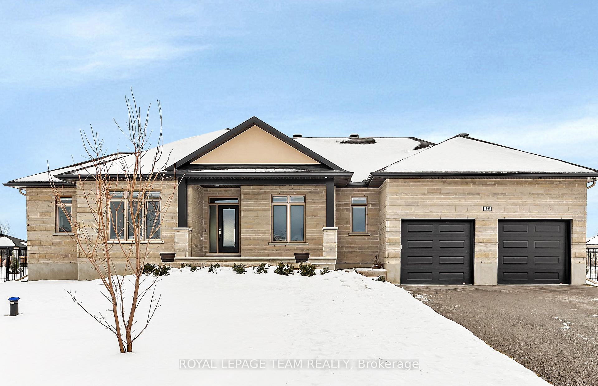 Front of 1595 Rangeland Avenue