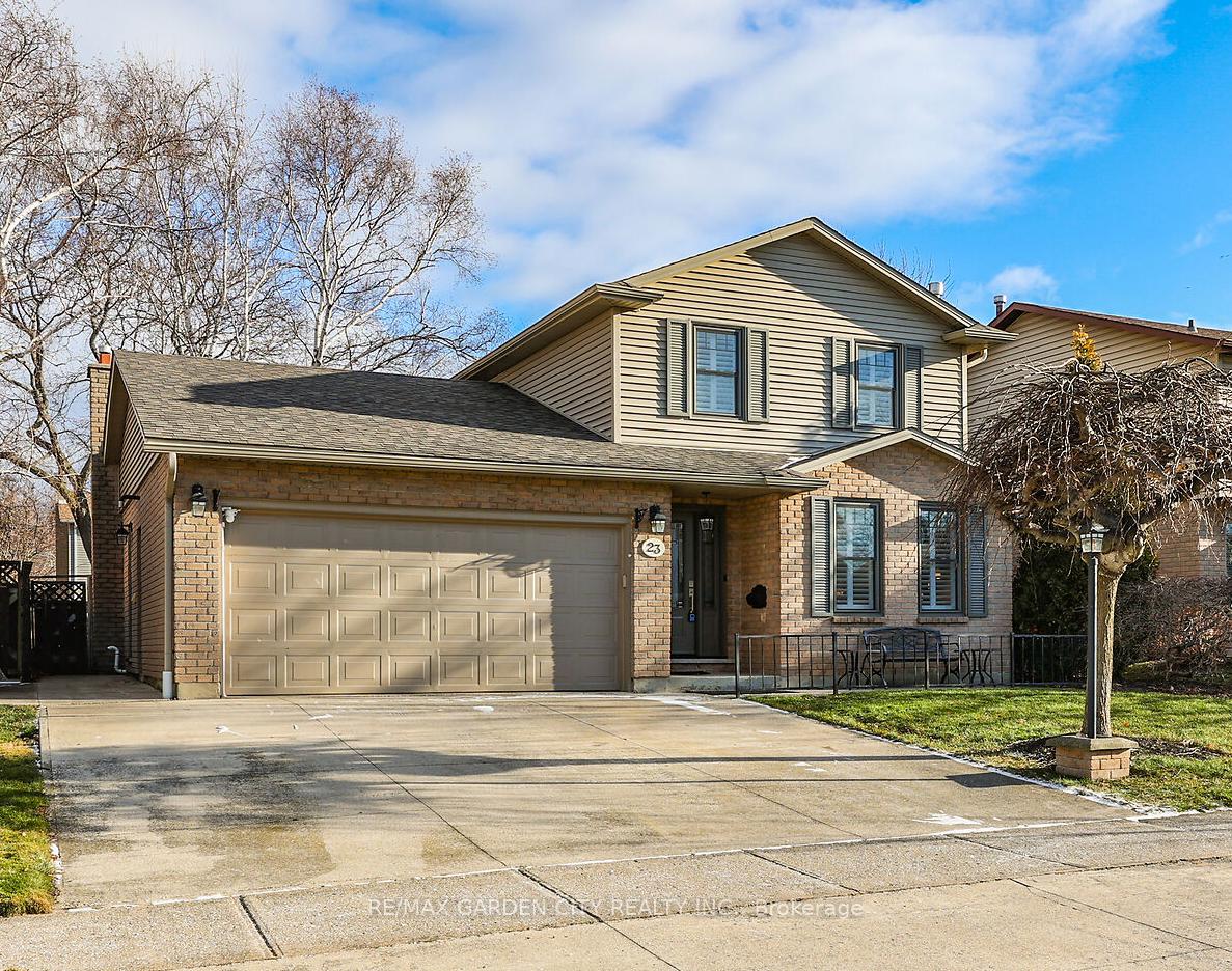 Photo 1 of 23 Rembrandt Drive, Grimsby, Grimsby Beach — HOMEH