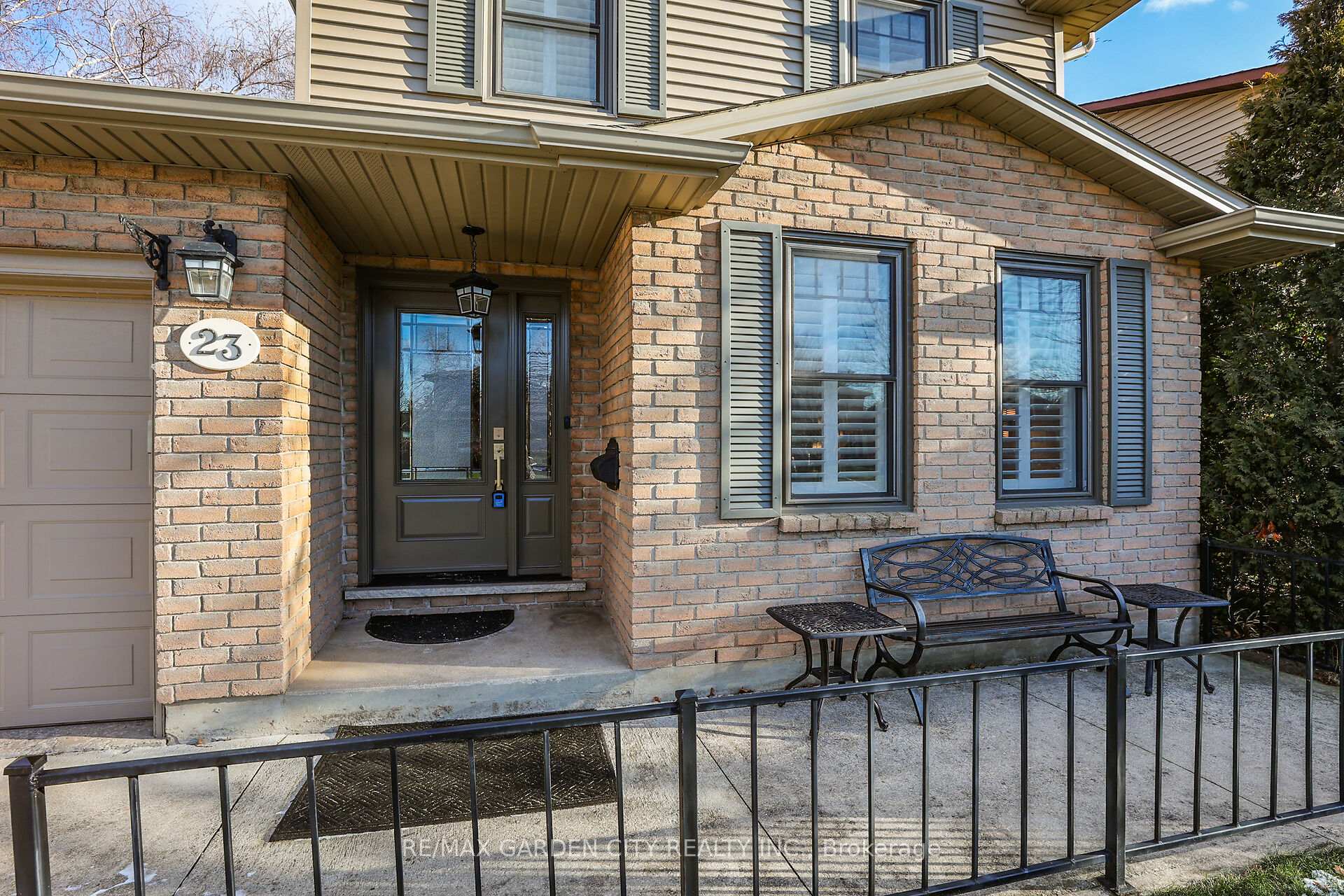 Photo 2 of 23 Rembrandt Drive, Grimsby, Grimsby Beach — HOMEH