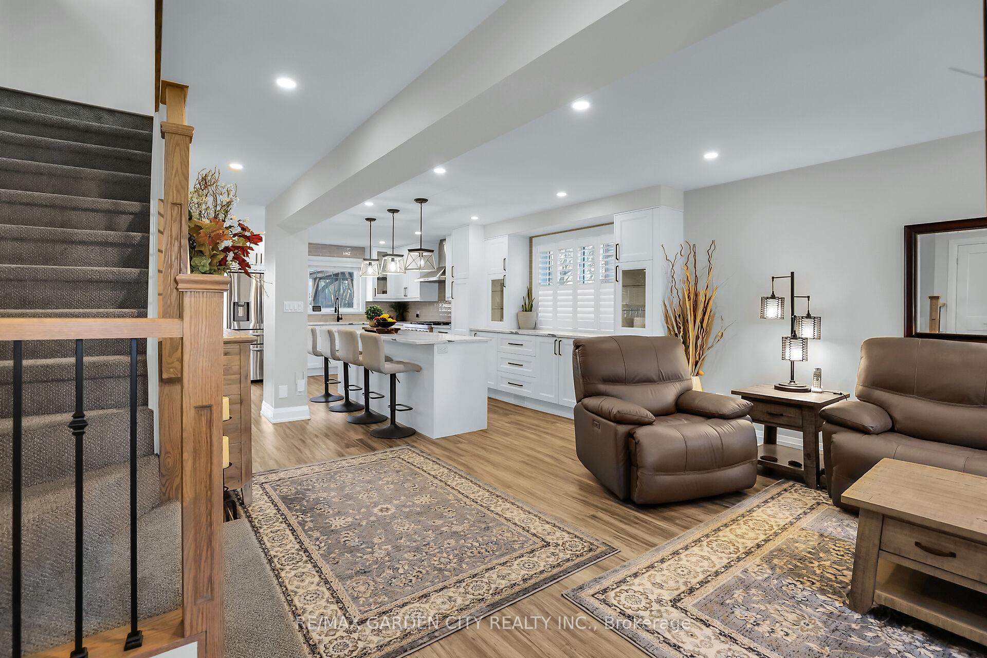 Photo 4 of 23 Rembrandt Drive, Grimsby, Grimsby Beach — HOMEH