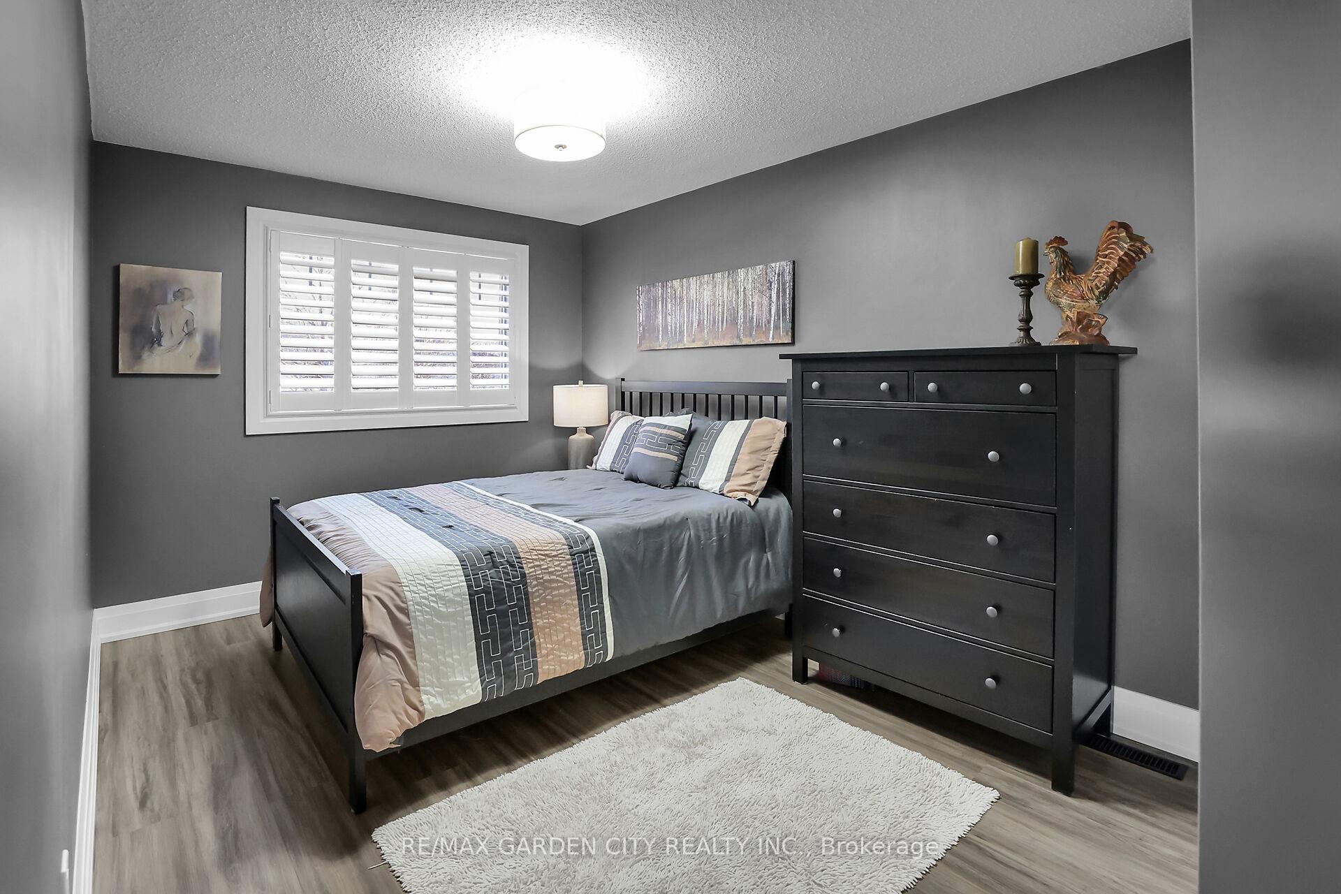 Photo 16 of 23 Rembrandt Drive, Grimsby, Grimsby Beach — HOMEH