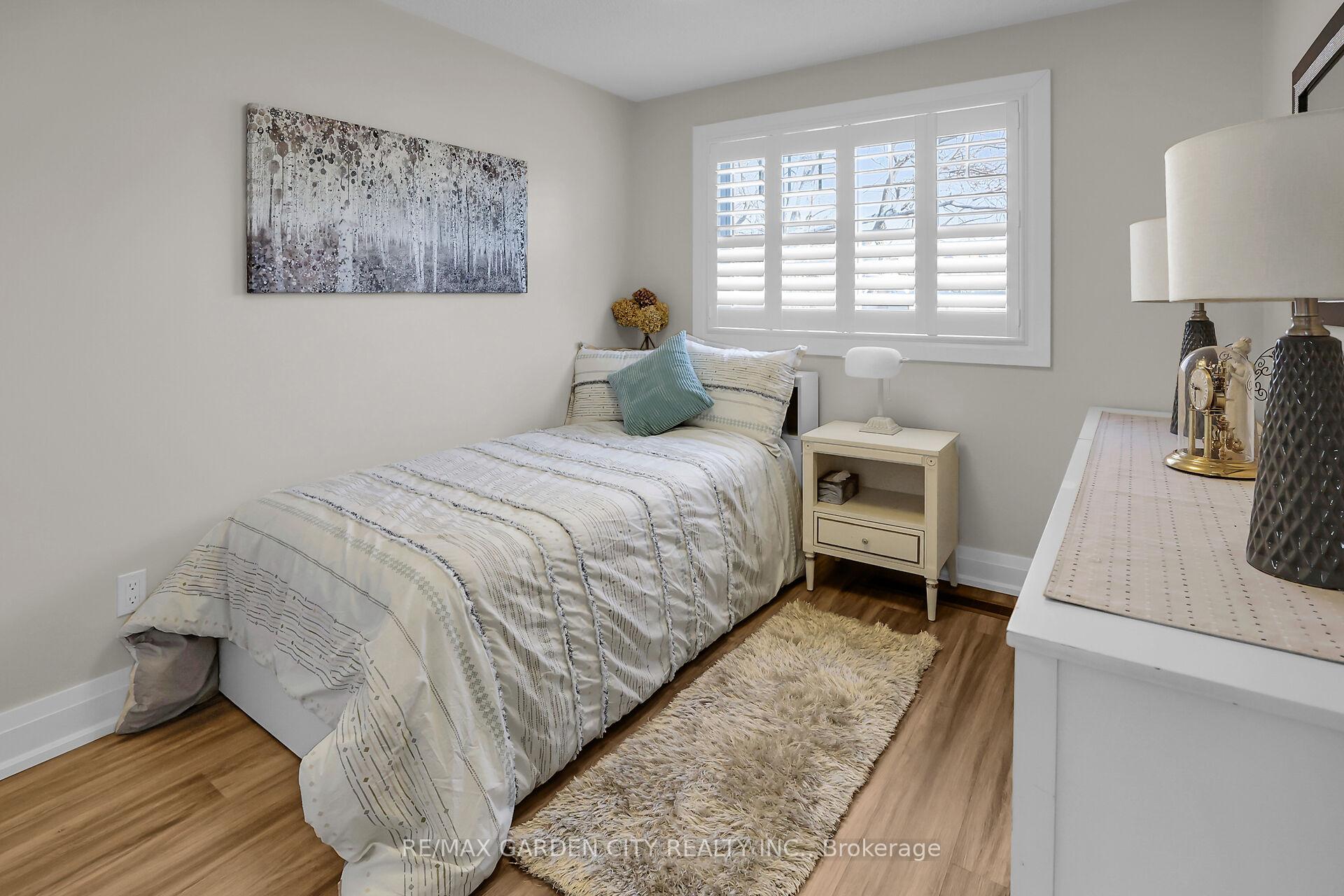 Photo 18 of 23 Rembrandt Drive, Grimsby, Grimsby Beach — HOMEH