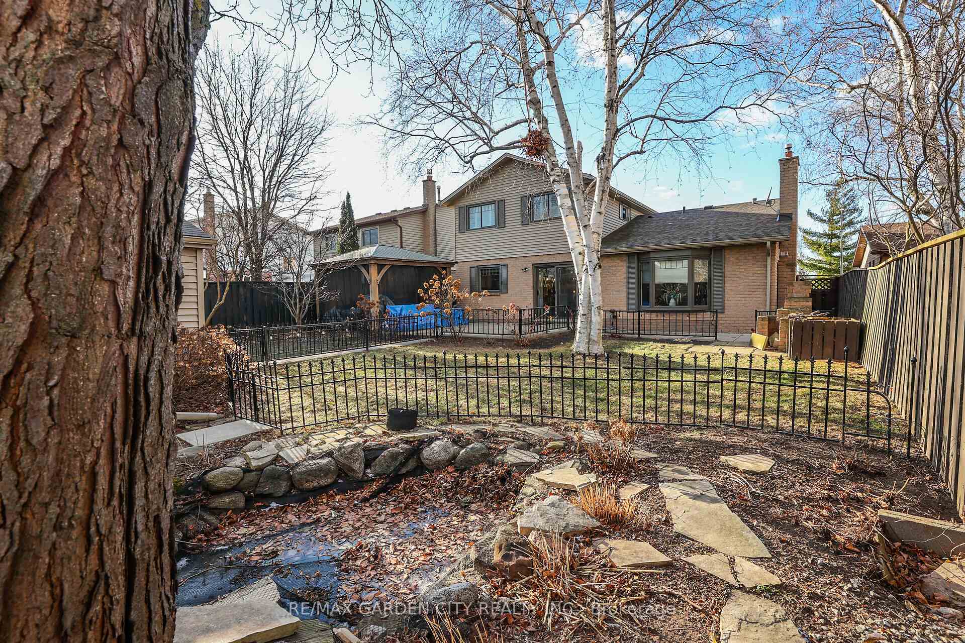 Photo 29 of 23 Rembrandt Drive, Grimsby, Grimsby Beach — HOMEH