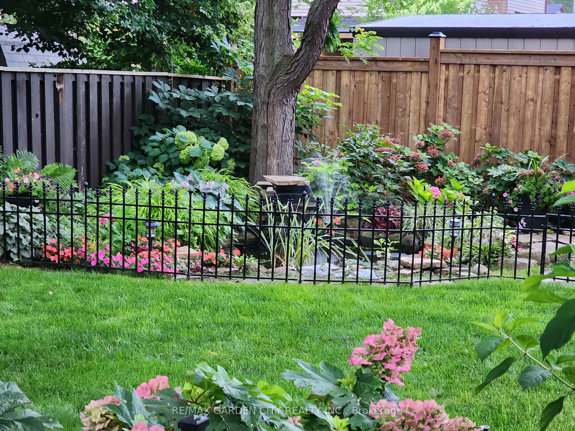 Photo 32 of 23 Rembrandt Drive, Grimsby, Grimsby Beach — HOMEH
