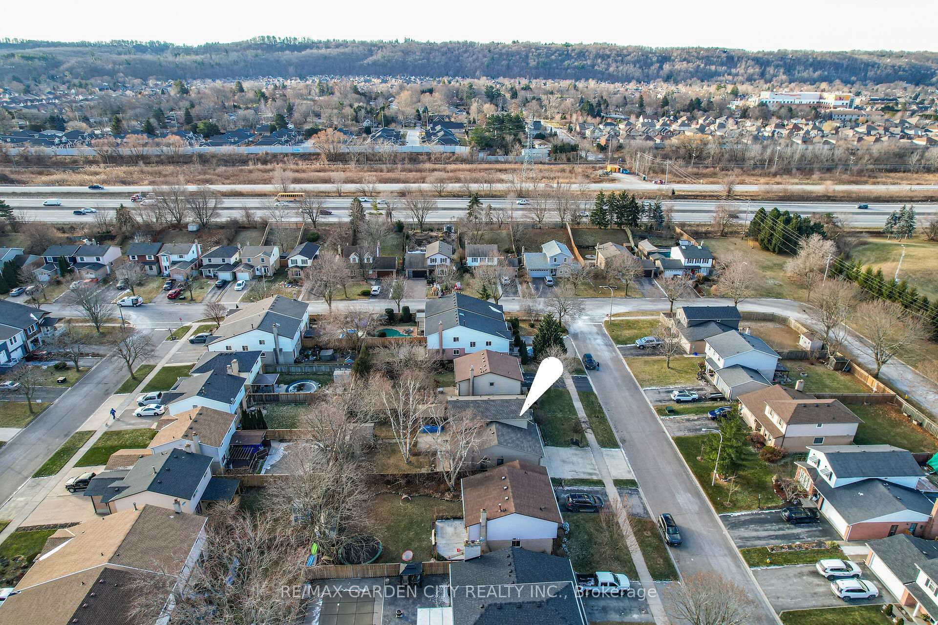 Photo 38 of 23 Rembrandt Drive, Grimsby, Grimsby Beach — HOMEH