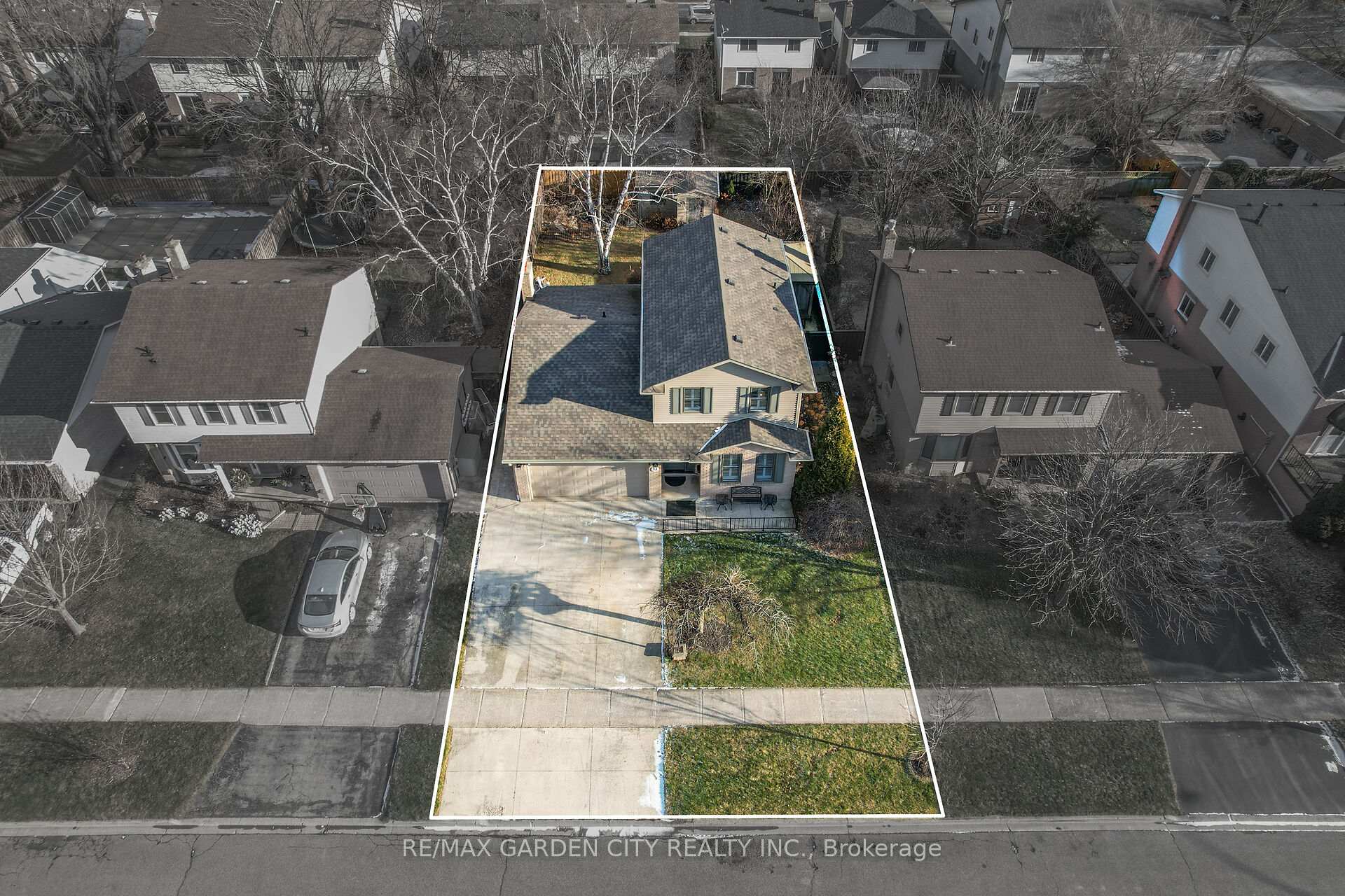 Photo 39 of 23 Rembrandt Drive, Grimsby, Grimsby Beach — HOMEH