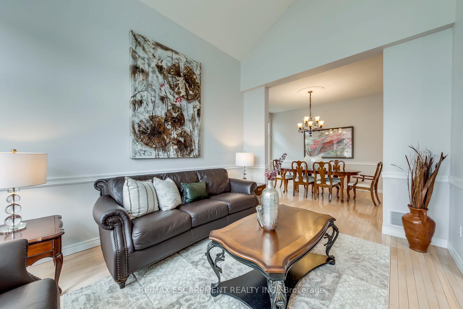 Photo 11 of 39 Thoroughbred Boulevard, Hamilton, Meadowlands — HOMEH