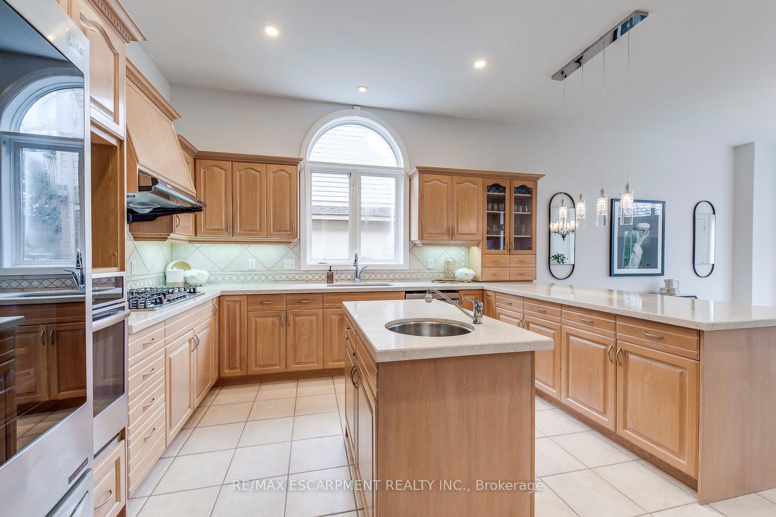 Photo 16 of 39 Thoroughbred Boulevard, Hamilton, Meadowlands — HOMEH