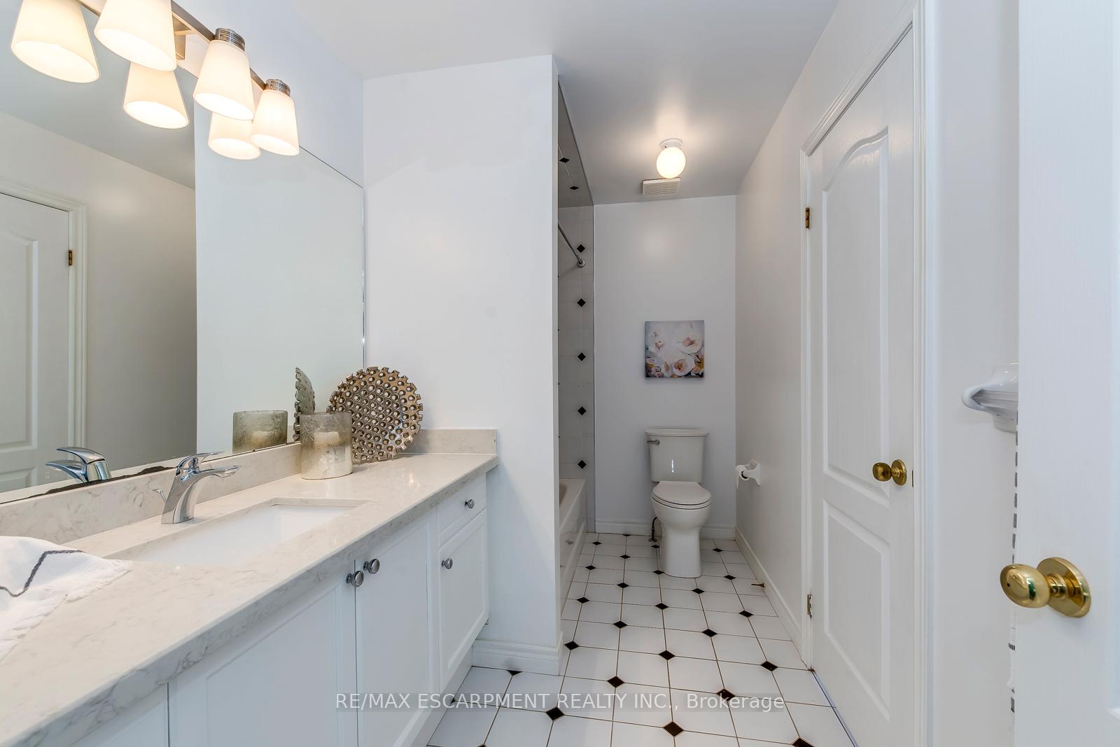 Photo 36 of 39 Thoroughbred Boulevard, Hamilton, Meadowlands — HOMEH