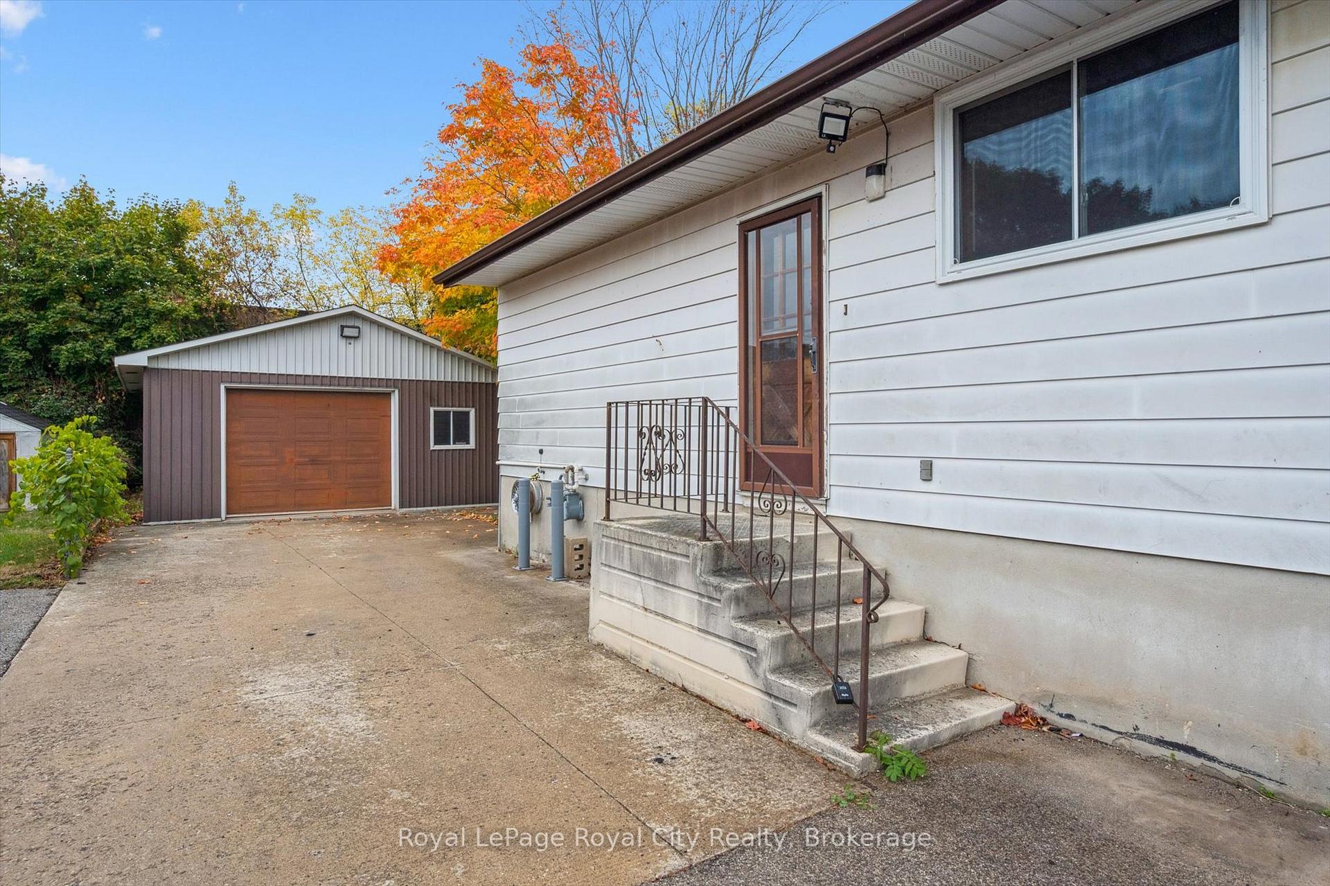 Photo 4 of 24 Hooper Street, Guelph, St. Patrick's Ward — HOMEH